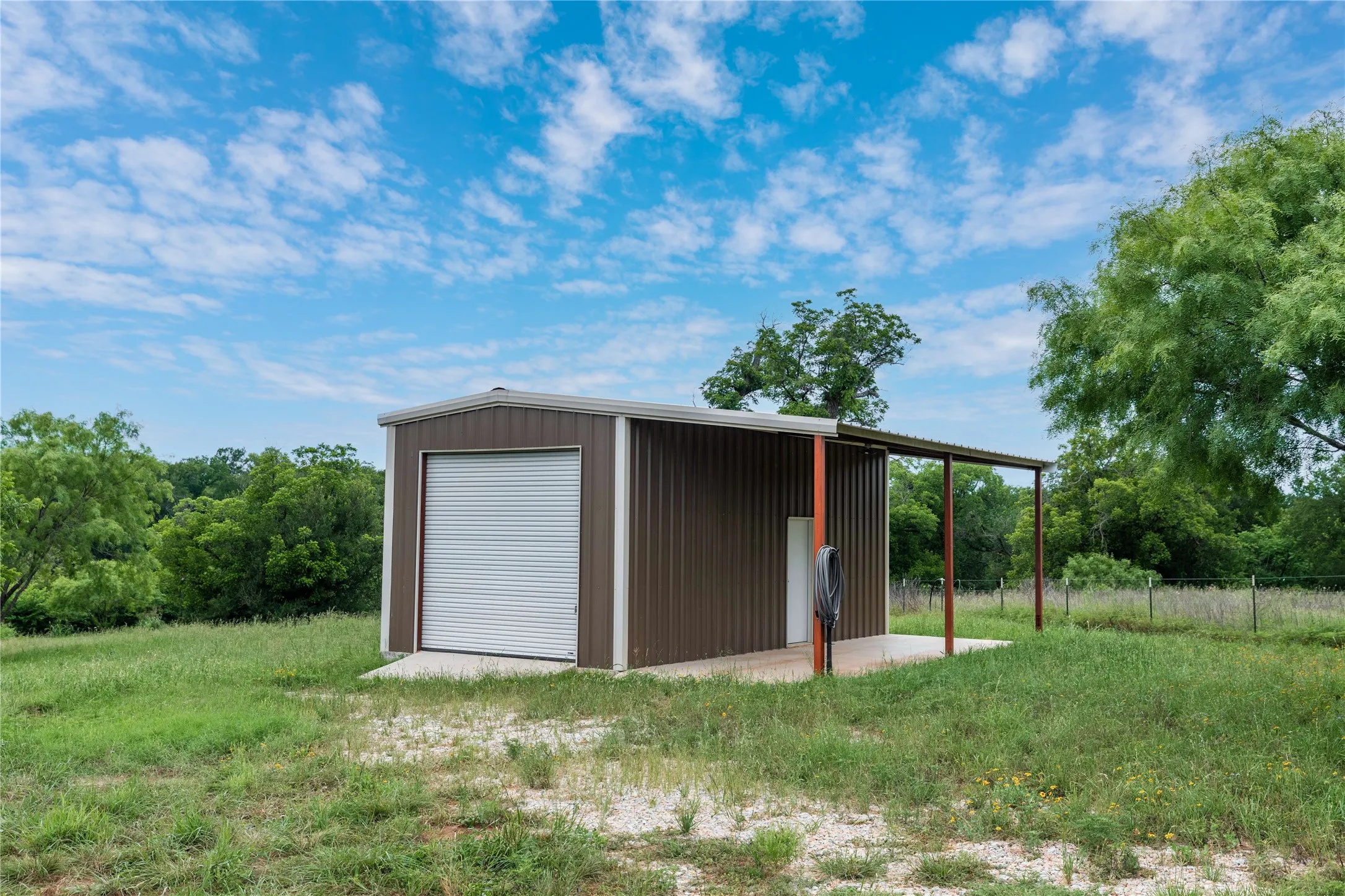 Single Family Residence For Sale in Mills County , 342 County Road 433, Mullin, Texas 76864, 2 Bedroom, 1 Bathroom, Garage spaces, 1,102 Sqft, built in 2016, mls#21282001, Real Estate Agent in Mullin, Homes For Sale in Mills county, Homes For Sale in Mullin, Realtor in Mullin Texas, Real Estate Brokerage Independent Realty Texas, Luminita Cordes Realtor