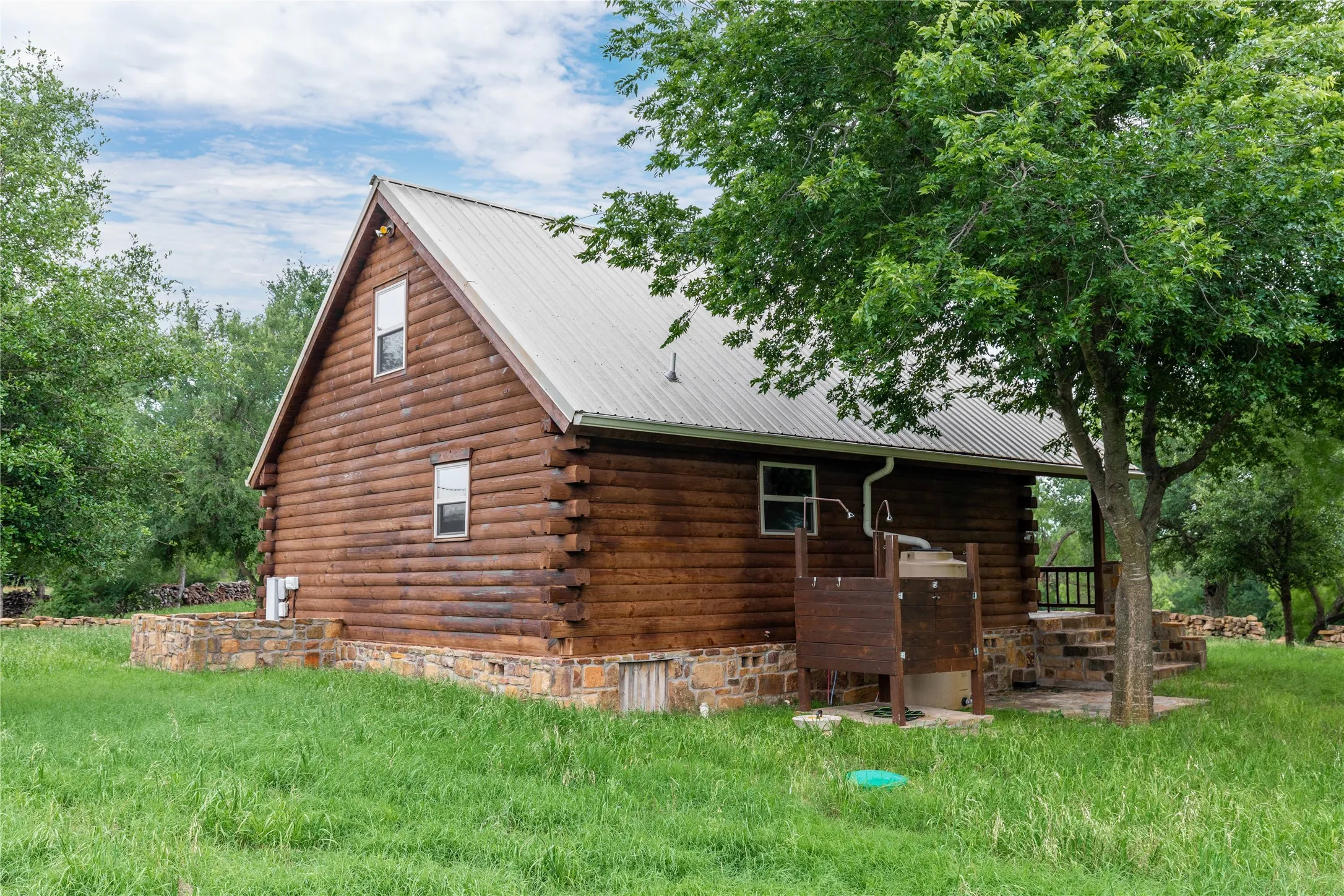 Single Family Residence For Sale in Mills County , 342 County Road 433, Mullin, Texas 76864, 2 Bedroom, 1 Bathroom, Garage spaces, 1,102 Sqft, built in 2016, mls#21282001, Real Estate Agent in Mullin, Homes For Sale in Mills county, Homes For Sale in Mullin, Realtor in Mullin Texas, Real Estate Brokerage Independent Realty Texas, Luminita Cordes Realtor