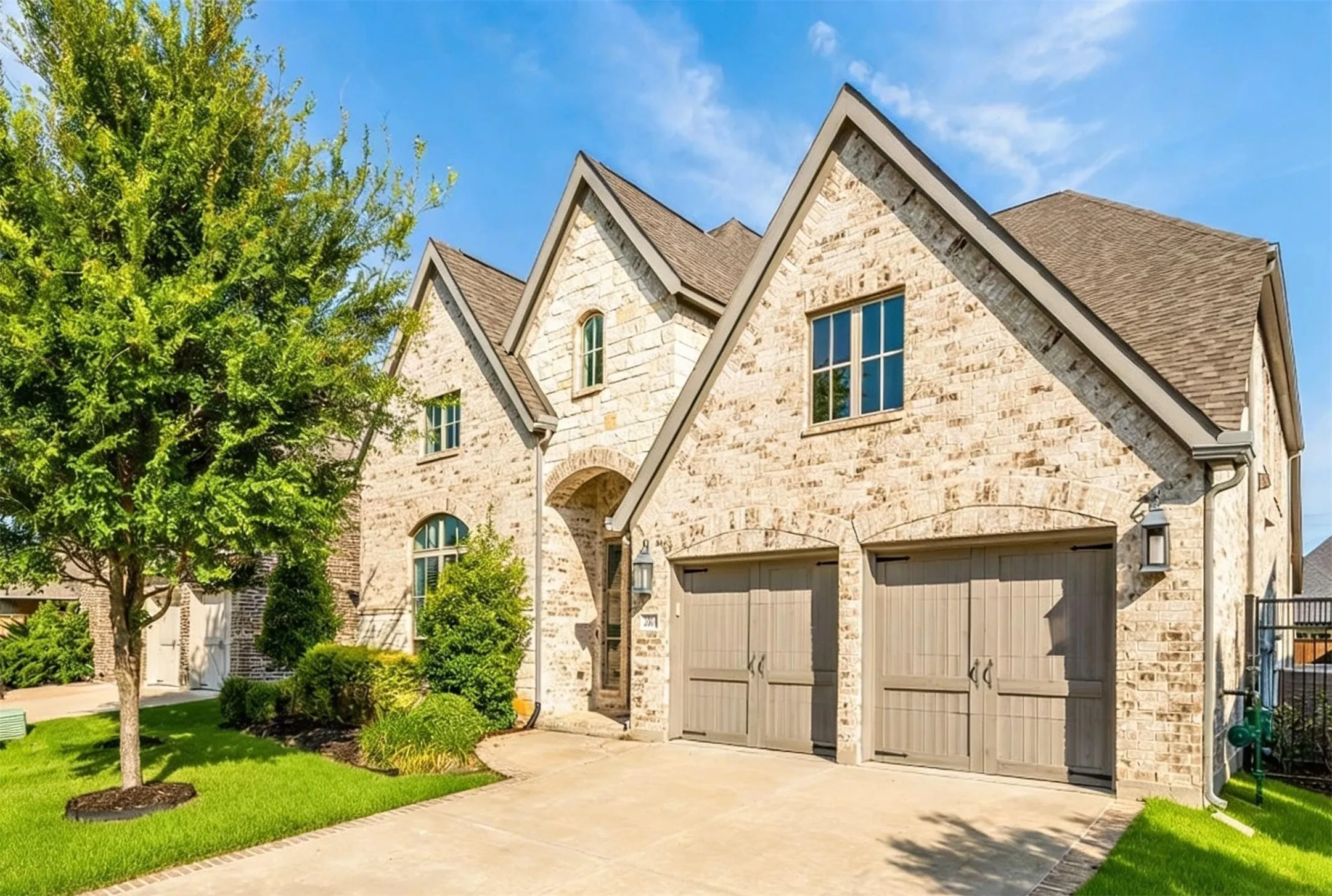 Single Family Residence For Sale in Collin County , 2491 Meadowbrook Boulevard, Prosper, Texas 75078, 4 Bedroom, 4 Bathroom, 3 Garage spaces, 3,499 Sqft, built in 2020, mls#21282002, Real Estate Agent in Prosper, Homes For Sale in Collin county, Homes For Sale in Prosper, Realtor in Prosper Texas, Real Estate Brokerage Independent Realty Texas, Luminita Cordes Realtor