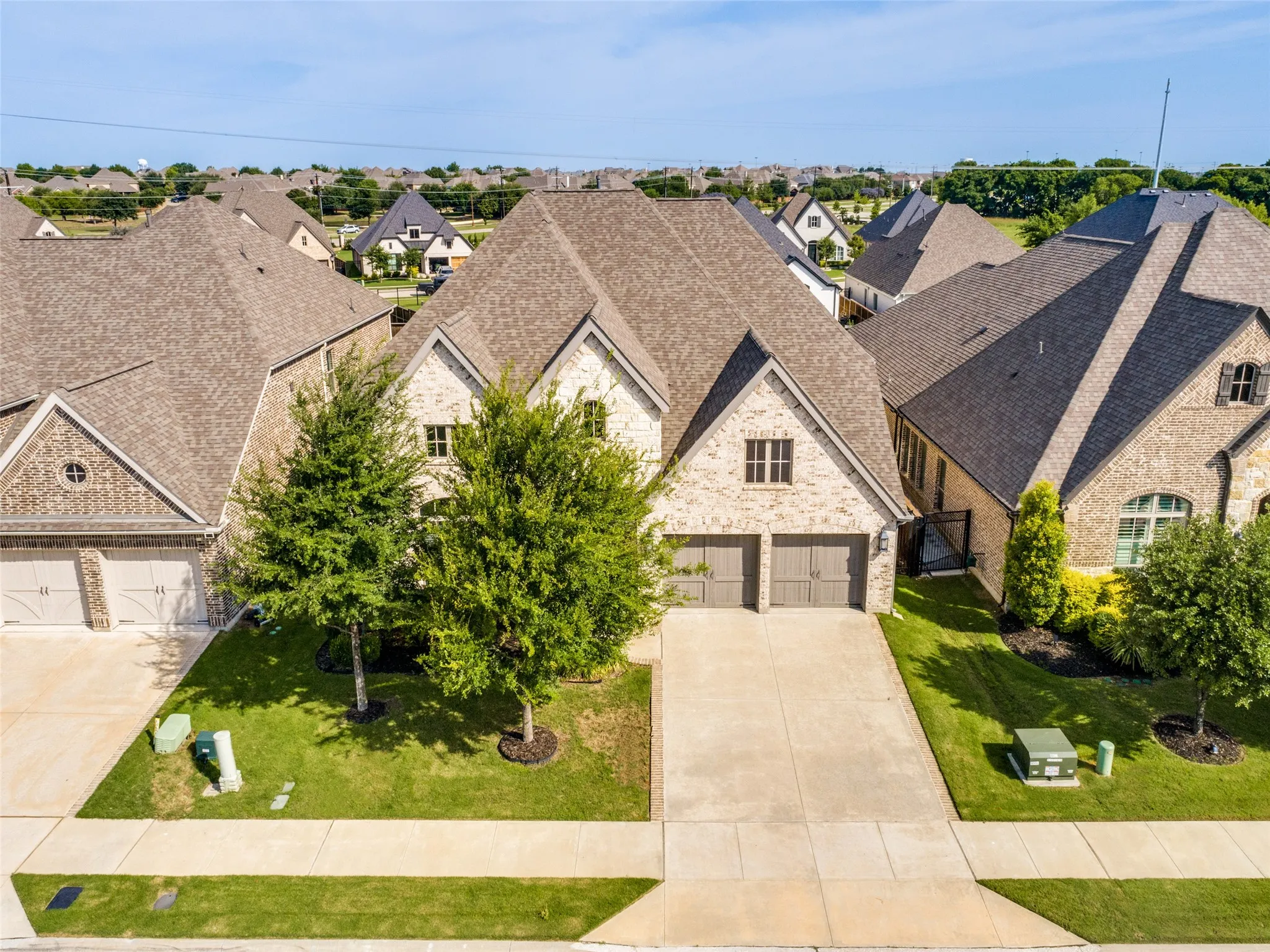 Single Family Residence For Sale in Collin County , 2491 Meadowbrook Boulevard, Prosper, Texas 75078, 4 Bedroom, 4 Bathroom, 3 Garage spaces, 3,499 Sqft, built in 2020, mls#21282002, Real Estate Agent in Prosper, Homes For Sale in Collin county, Homes For Sale in Prosper, Realtor in Prosper Texas, Real Estate Brokerage Independent Realty Texas, Luminita Cordes Realtor
