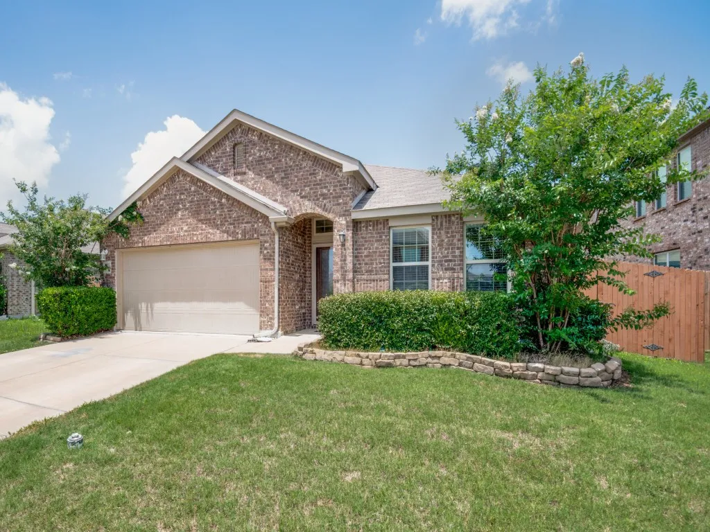Single Family Residence For Sale in Kaufman County , 2936 Montrose Trail, Forney, Texas 75126, 4 Bedroom, 3 Bathroom, 2 Garage spaces, 2,275 Sqft, built in 2019, mls#21273609, Real Estate Agent in Forney, Homes For Sale in Kaufman county, Homes For Sale in Forney, Realtor in Forney Texas, Real Estate Brokerage Independent Realty Texas, Luminita Cordes Realtor