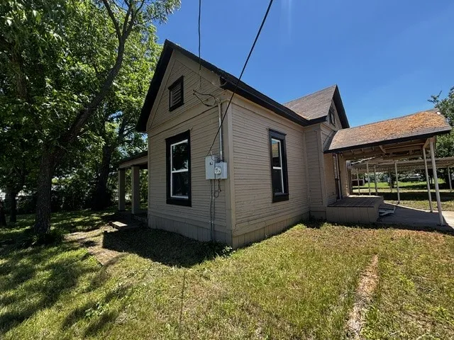 Single Family Residence For Sale in Palo Pinto County , 515 15th Street SW, Mineral Wells, Texas 76067, 3 Bedroom, 2 Bathroom, Garage spaces, 1,228 Sqft, built in 1918, mls#21282014, Real Estate Agent in Mineral Wells, Homes For Sale in Palo Pinto county, Homes For Sale in Mineral Wells, Realtor in Mineral Wells Texas, Real Estate Brokerage Independent Realty Texas, Luminita Cordes Realtor
