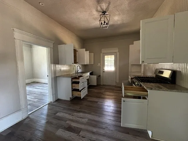 Single Family Residence For Sale in Palo Pinto County , 515 15th Street SW, Mineral Wells, Texas 76067, 3 Bedroom, 2 Bathroom, Garage spaces, 1,228 Sqft, built in 1918, mls#21282014, Real Estate Agent in Mineral Wells, Homes For Sale in Palo Pinto county, Homes For Sale in Mineral Wells, Realtor in Mineral Wells Texas, Real Estate Brokerage Independent Realty Texas, Luminita Cordes Realtor