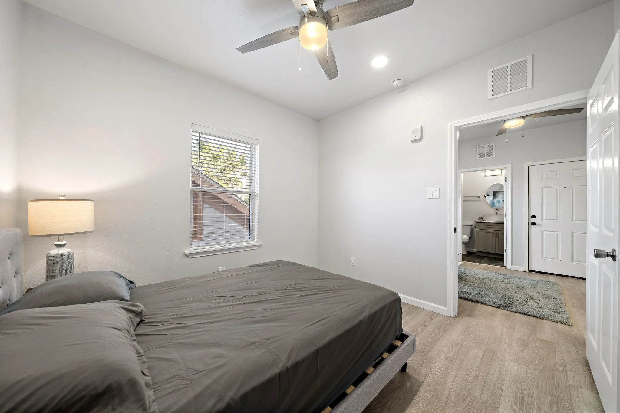 Apartment For Rent in Galveston County , 808 Sealy Street E, Galveston, Texas 77550, 1 Bedroom, 1 Bathroom, Garage spaces, 500 Sqft, built in 2023, Price $1,299, mls#21282020, Real Estate Agent in Galveston, Homes For Rent in Galveston county, Homes For Rent in Galveston, Realtor in Galveston Texas, Real Estate Brokerage Independent Realty Texas, Luminita Cordes Realtor