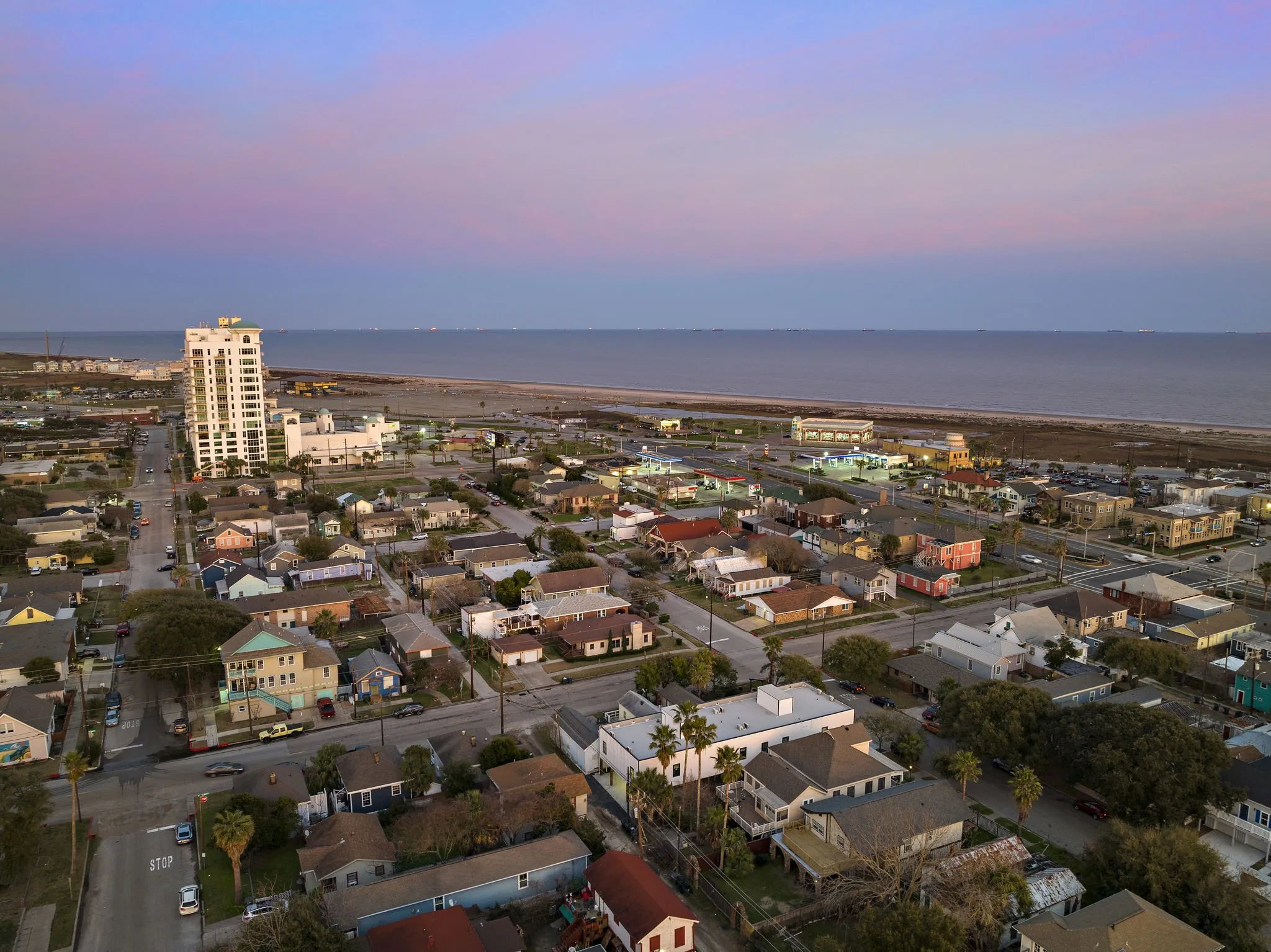 Apartment For Rent in Galveston County , 808 Sealy Street E, Galveston, Texas 77550, 1 Bedroom, 1 Bathroom, Garage spaces, 500 Sqft, built in 2023, Price $1,299, mls#21282020, Real Estate Agent in Galveston, Homes For Rent in Galveston county, Homes For Rent in Galveston, Realtor in Galveston Texas, Real Estate Brokerage Independent Realty Texas, Luminita Cordes Realtor