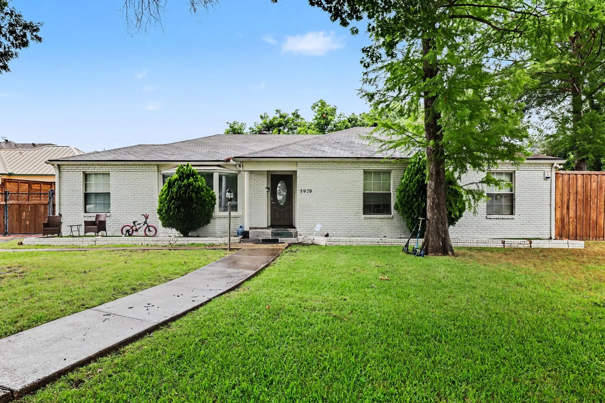 Single Family Residence For Sale in Dallas County , 5979 Charlestown Drive, Dallas, Texas 75230, 4 Bedroom, 3 Bathroom, Garage spaces, 2,715 Sqft, built in 1956, mls#21281976, Real Estate Agent in Dallas, Homes For Sale in Dallas county, Homes For Sale in Dallas, Realtor in Dallas Texas, Real Estate Brokerage Independent Realty Texas, Luminita Cordes Realtor