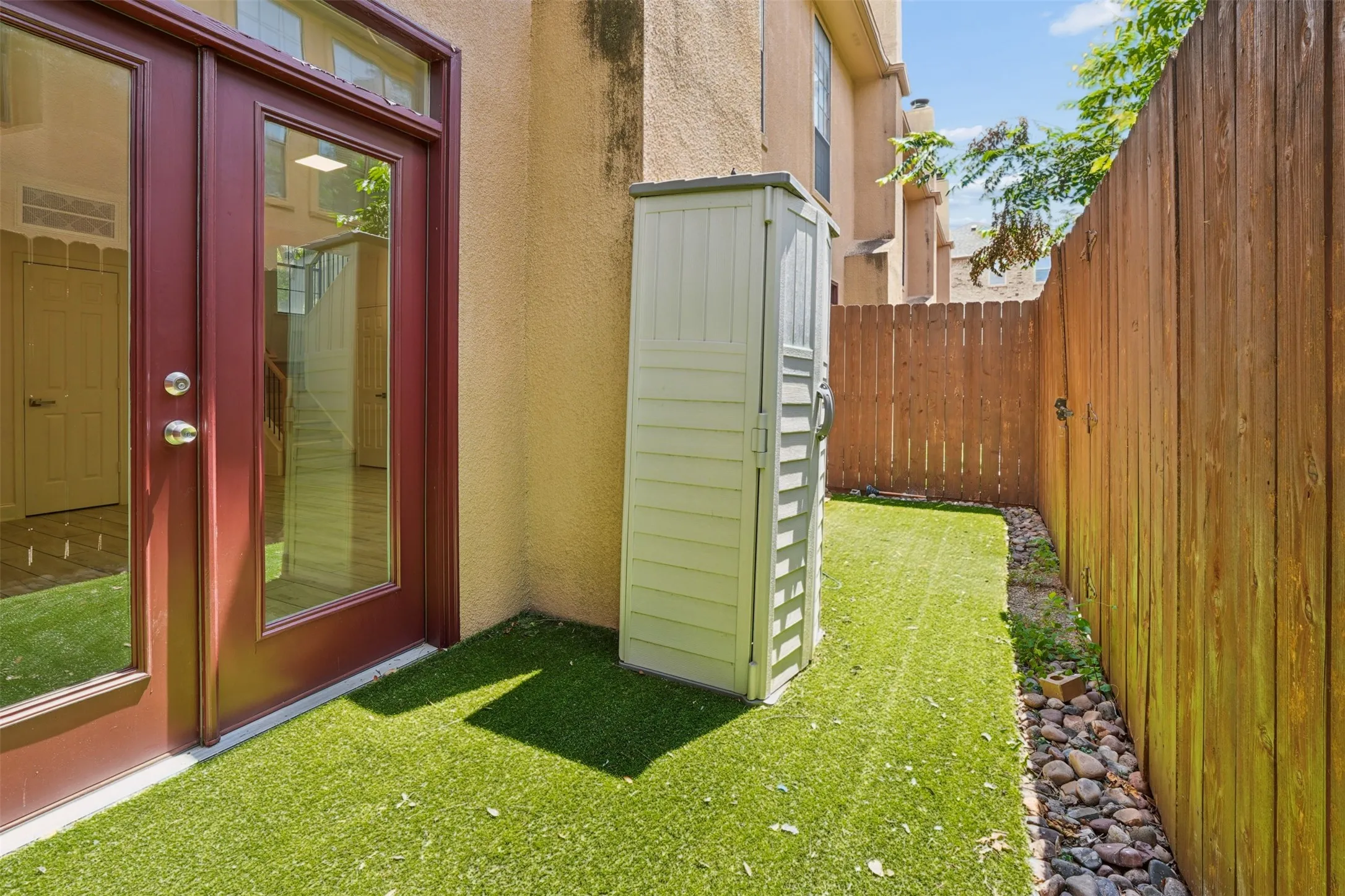 Condominium For Sale in Dallas County , 4307 Gilbert Avenue 302, Dallas, Texas 75219, 2 Bedroom, 3 Bathroom, 1 Garage spaces, 1,032 Sqft, built in 1984, mls#21255890, Real Estate Agent in Dallas, Homes For Sale in Dallas county, Homes For Sale in Dallas, Realtor in Dallas Texas, Real Estate Brokerage Independent Realty Texas, Luminita Cordes Realtor