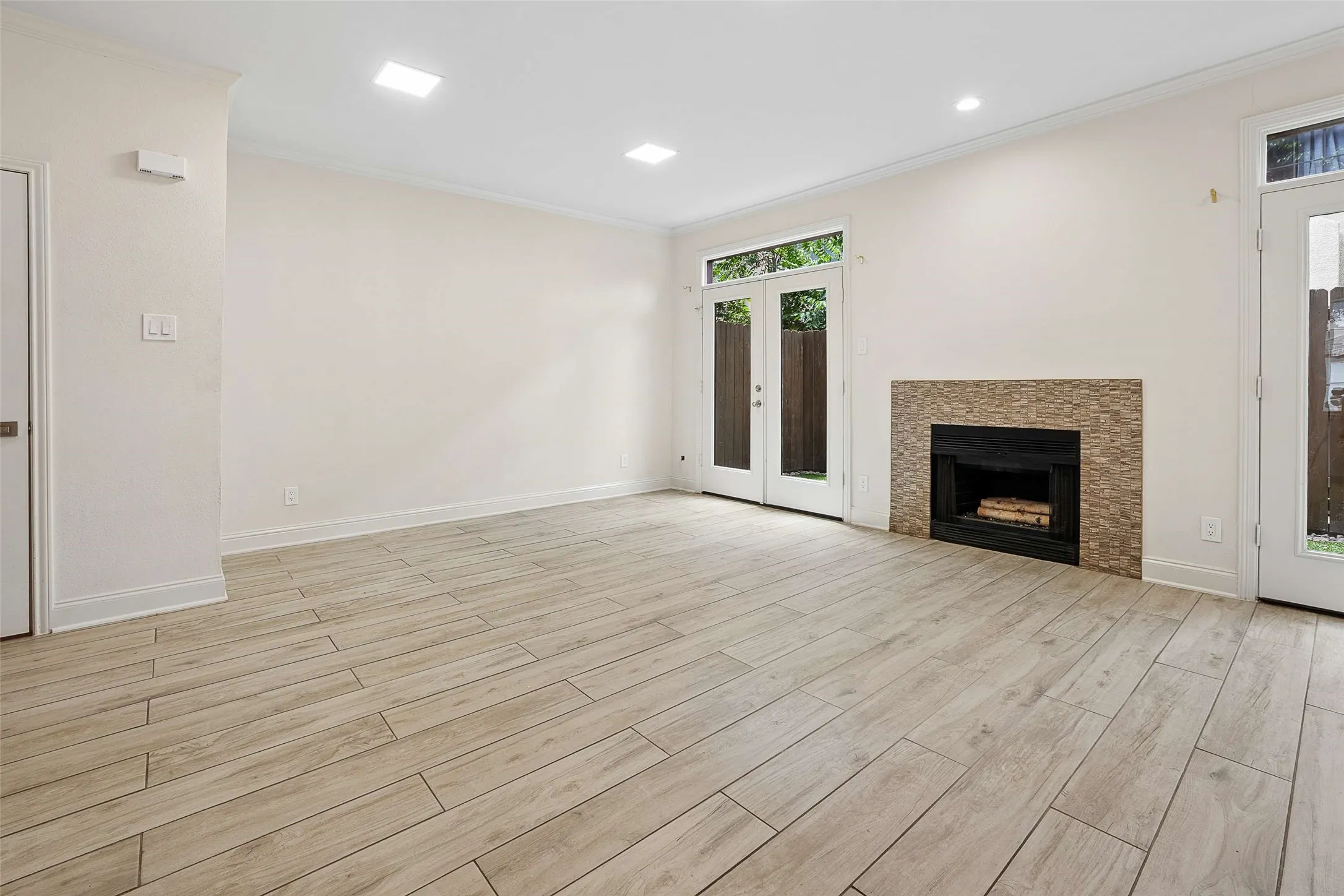Condominium For Sale in Dallas County , 4307 Gilbert Avenue 302, Dallas, Texas 75219, 2 Bedroom, 3 Bathroom, 1 Garage spaces, 1,032 Sqft, built in 1984, mls#21255890, Real Estate Agent in Dallas, Homes For Sale in Dallas county, Homes For Sale in Dallas, Realtor in Dallas Texas, Real Estate Brokerage Independent Realty Texas, Luminita Cordes Realtor