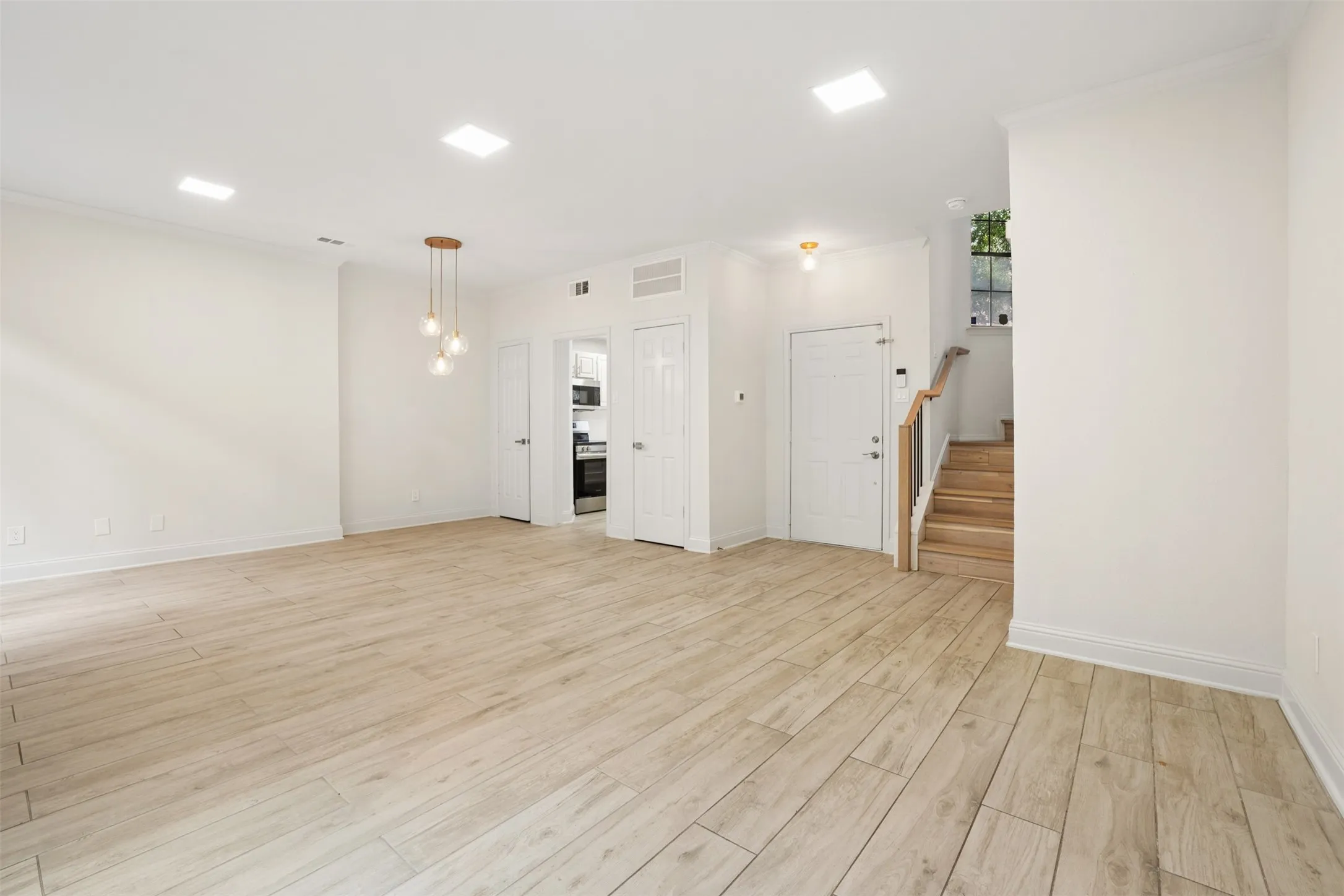 Condominium For Sale in Dallas County , 4307 Gilbert Avenue 302, Dallas, Texas 75219, 2 Bedroom, 3 Bathroom, 1 Garage spaces, 1,032 Sqft, built in 1984, mls#21255890, Real Estate Agent in Dallas, Homes For Sale in Dallas county, Homes For Sale in Dallas, Realtor in Dallas Texas, Real Estate Brokerage Independent Realty Texas, Luminita Cordes Realtor