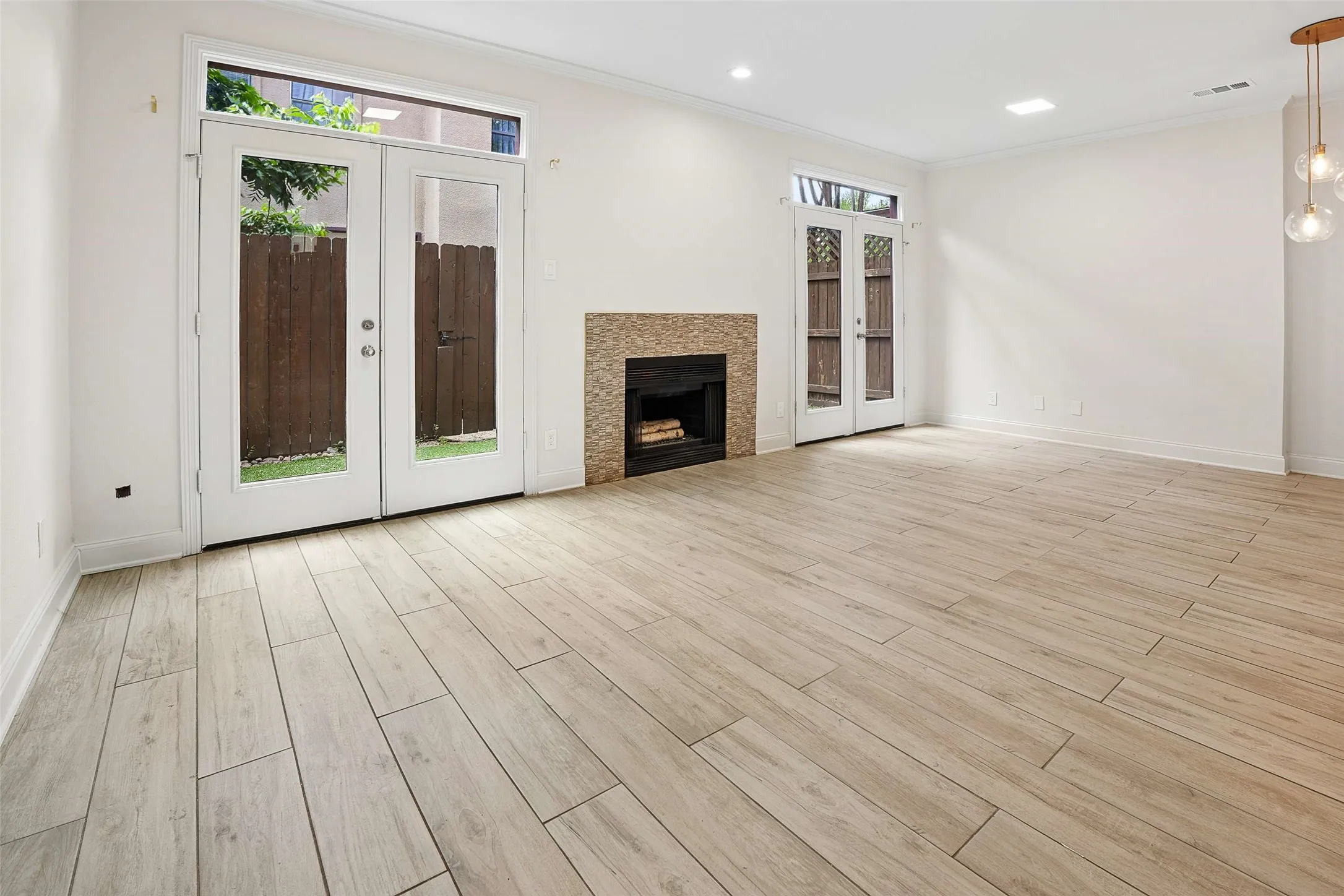 Condominium For Sale in Dallas County , 4307 Gilbert Avenue 302, Dallas, Texas 75219, 2 Bedroom, 3 Bathroom, 1 Garage spaces, 1,032 Sqft, built in 1984, mls#21255890, Real Estate Agent in Dallas, Homes For Sale in Dallas county, Homes For Sale in Dallas, Realtor in Dallas Texas, Real Estate Brokerage Independent Realty Texas, Luminita Cordes Realtor