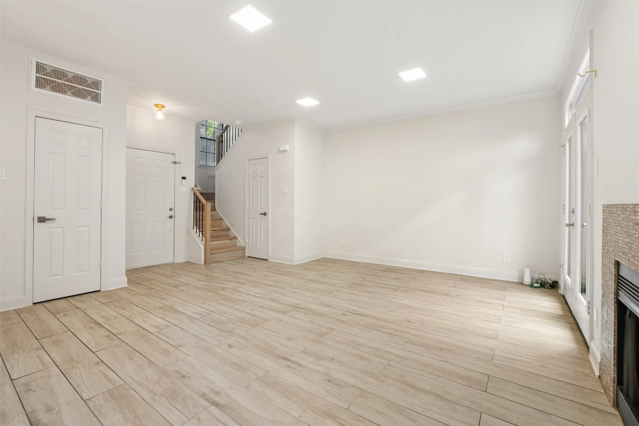 Condominium For Sale in Dallas County , 4307 Gilbert Avenue 302, Dallas, Texas 75219, 2 Bedroom, 3 Bathroom, 1 Garage spaces, 1,032 Sqft, built in 1984, mls#21255890, Real Estate Agent in Dallas, Homes For Sale in Dallas county, Homes For Sale in Dallas, Realtor in Dallas Texas, Real Estate Brokerage Independent Realty Texas, Luminita Cordes Realtor