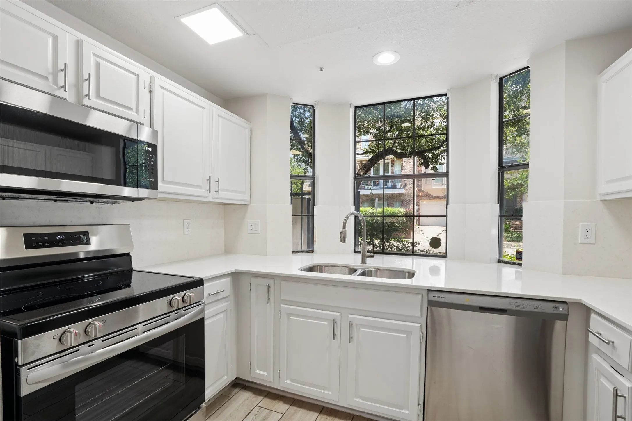 Condominium For Sale in Dallas County , 4307 Gilbert Avenue 302, Dallas, Texas 75219, 2 Bedroom, 3 Bathroom, 1 Garage spaces, 1,032 Sqft, built in 1984, mls#21255890, Real Estate Agent in Dallas, Homes For Sale in Dallas county, Homes For Sale in Dallas, Realtor in Dallas Texas, Real Estate Brokerage Independent Realty Texas, Luminita Cordes Realtor