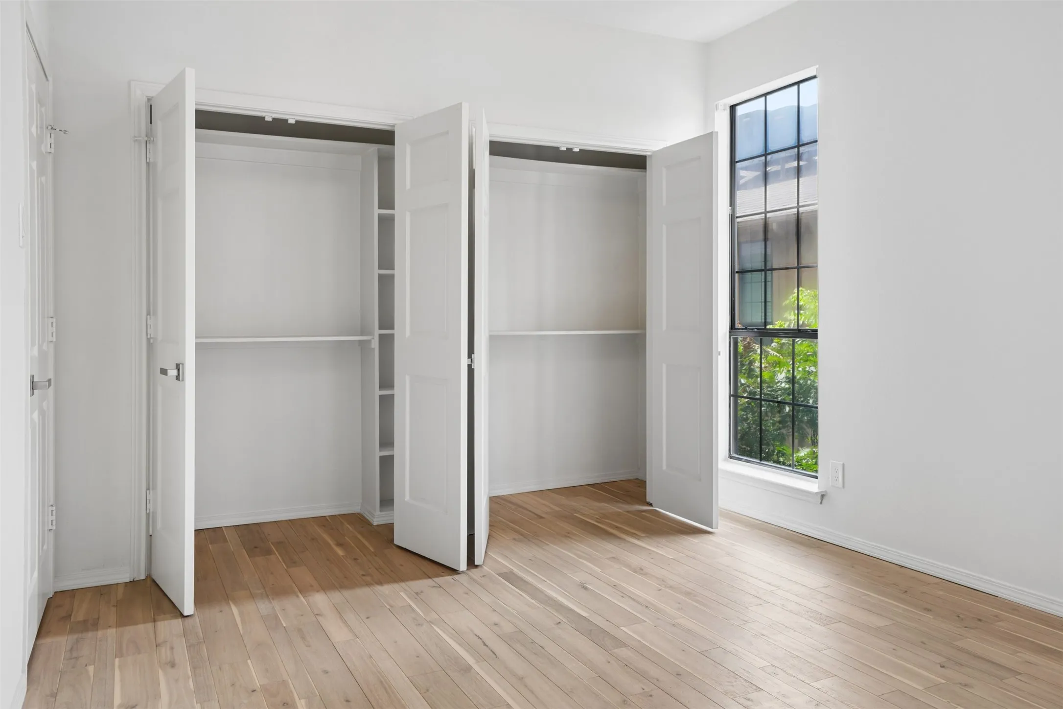 Condominium For Sale in Dallas County , 4307 Gilbert Avenue 302, Dallas, Texas 75219, 2 Bedroom, 3 Bathroom, 1 Garage spaces, 1,032 Sqft, built in 1984, mls#21255890, Real Estate Agent in Dallas, Homes For Sale in Dallas county, Homes For Sale in Dallas, Realtor in Dallas Texas, Real Estate Brokerage Independent Realty Texas, Luminita Cordes Realtor