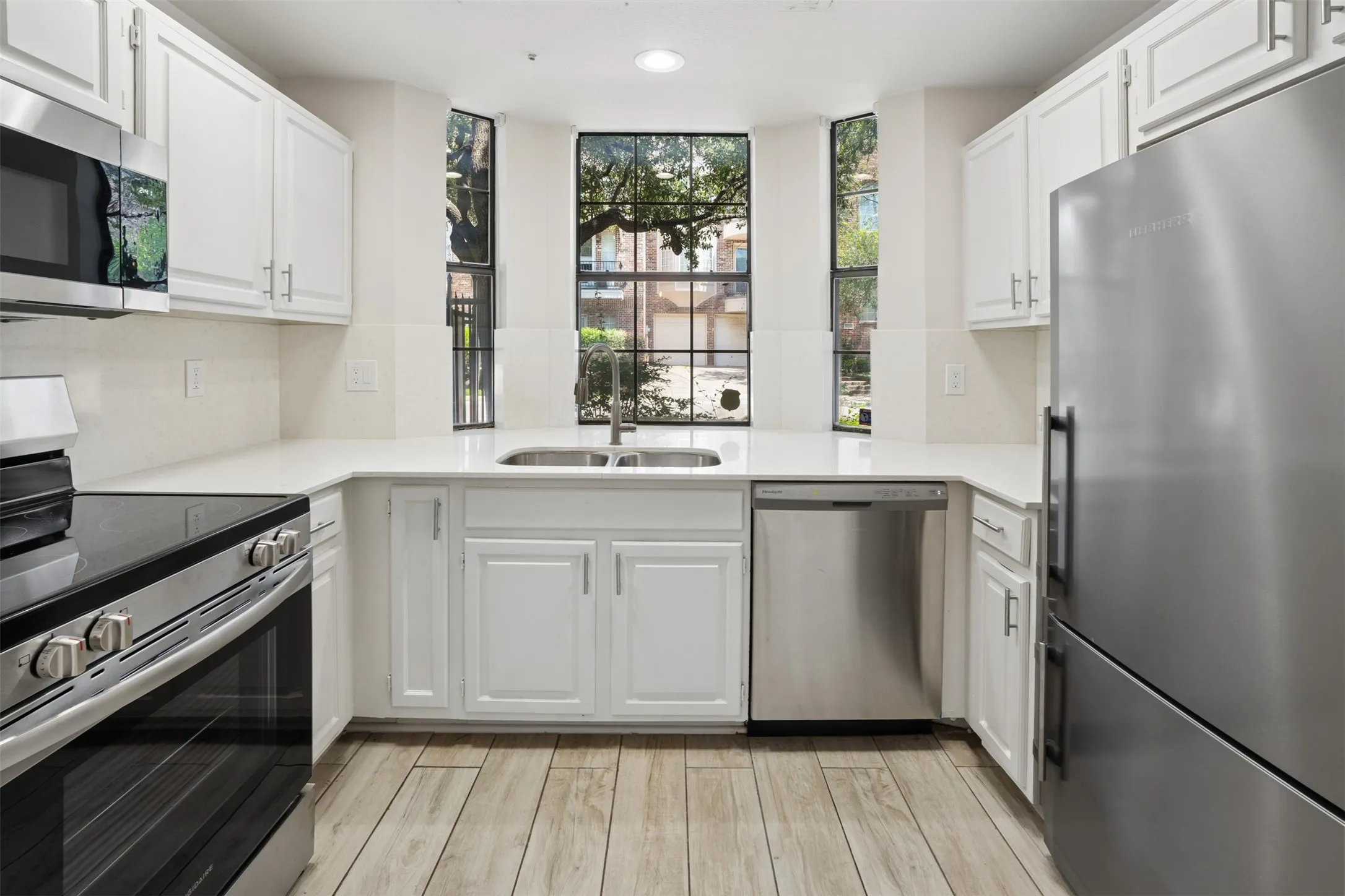 Condominium For Sale in Dallas County , 4307 Gilbert Avenue 302, Dallas, Texas 75219, 2 Bedroom, 3 Bathroom, 1 Garage spaces, 1,032 Sqft, built in 1984, mls#21255890, Real Estate Agent in Dallas, Homes For Sale in Dallas county, Homes For Sale in Dallas, Realtor in Dallas Texas, Real Estate Brokerage Independent Realty Texas, Luminita Cordes Realtor