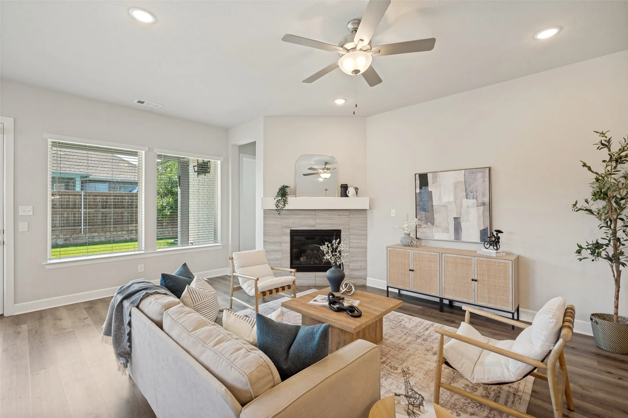Single Family Residence For Sale in Denton County , 3720 Trail Creek Drive, Little Elm, Texas 75068, 3 Bedroom, 3 Bathroom, 2 Garage spaces, 2,133 Sqft, built in 2020, mls#21277217, Real Estate Agent in Little Elm, Homes For Sale in Denton county, Homes For Sale in Little Elm, Realtor in Little Elm Texas, Real Estate Brokerage Independent Realty Texas, Luminita Cordes Realtor