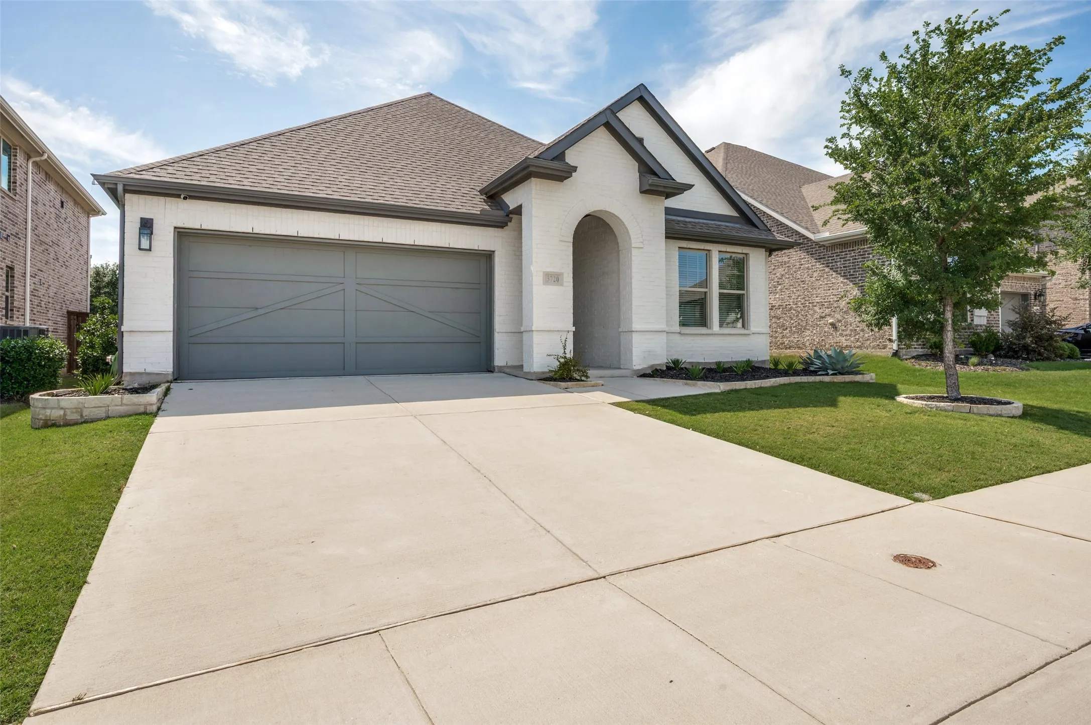 Single Family Residence For Sale in Denton County , 3720 Trail Creek Drive, Little Elm, Texas 75068, 3 Bedroom, 3 Bathroom, 2 Garage spaces, 2,133 Sqft, built in 2020, mls#21277217, Real Estate Agent in Little Elm, Homes For Sale in Denton county, Homes For Sale in Little Elm, Realtor in Little Elm Texas, Real Estate Brokerage Independent Realty Texas, Luminita Cordes Realtor