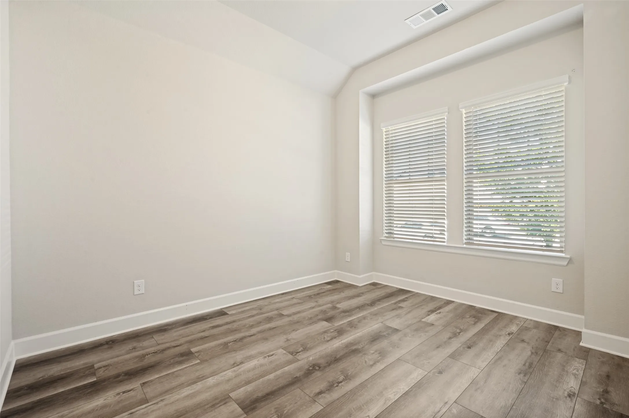 Single Family Residence For Sale in Denton County , 3720 Trail Creek Drive, Little Elm, Texas 75068, 3 Bedroom, 3 Bathroom, 2 Garage spaces, 2,133 Sqft, built in 2020, mls#21277217, Real Estate Agent in Little Elm, Homes For Sale in Denton county, Homes For Sale in Little Elm, Realtor in Little Elm Texas, Real Estate Brokerage Independent Realty Texas, Luminita Cordes Realtor