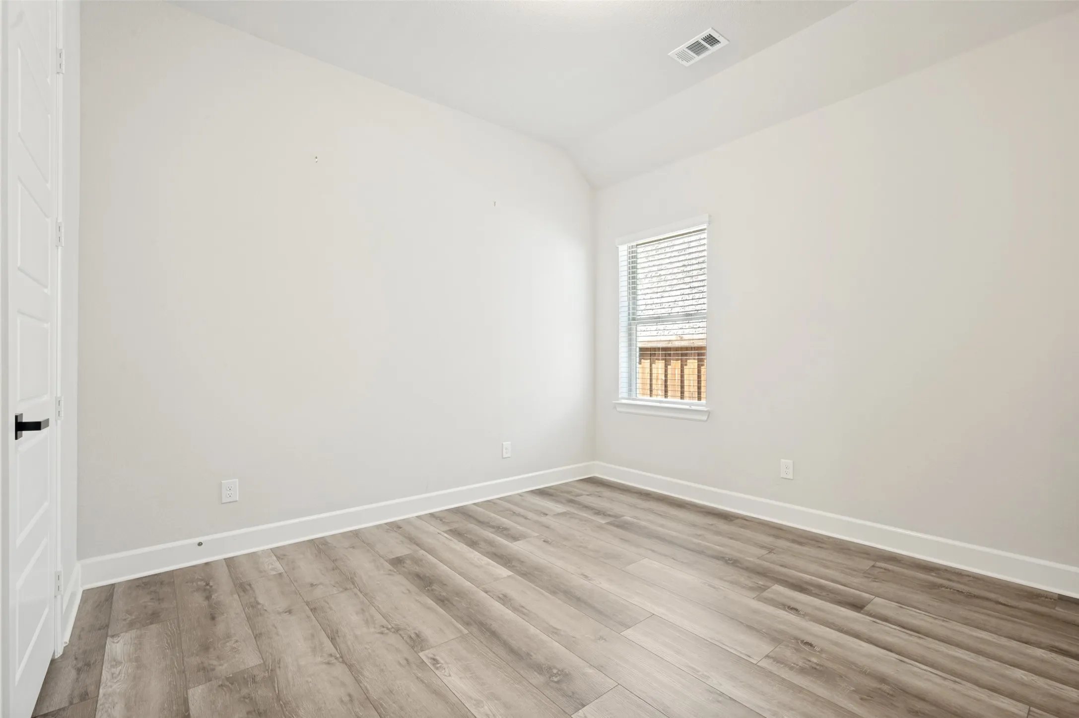Single Family Residence For Sale in Denton County , 3720 Trail Creek Drive, Little Elm, Texas 75068, 3 Bedroom, 3 Bathroom, 2 Garage spaces, 2,133 Sqft, built in 2020, mls#21277217, Real Estate Agent in Little Elm, Homes For Sale in Denton county, Homes For Sale in Little Elm, Realtor in Little Elm Texas, Real Estate Brokerage Independent Realty Texas, Luminita Cordes Realtor