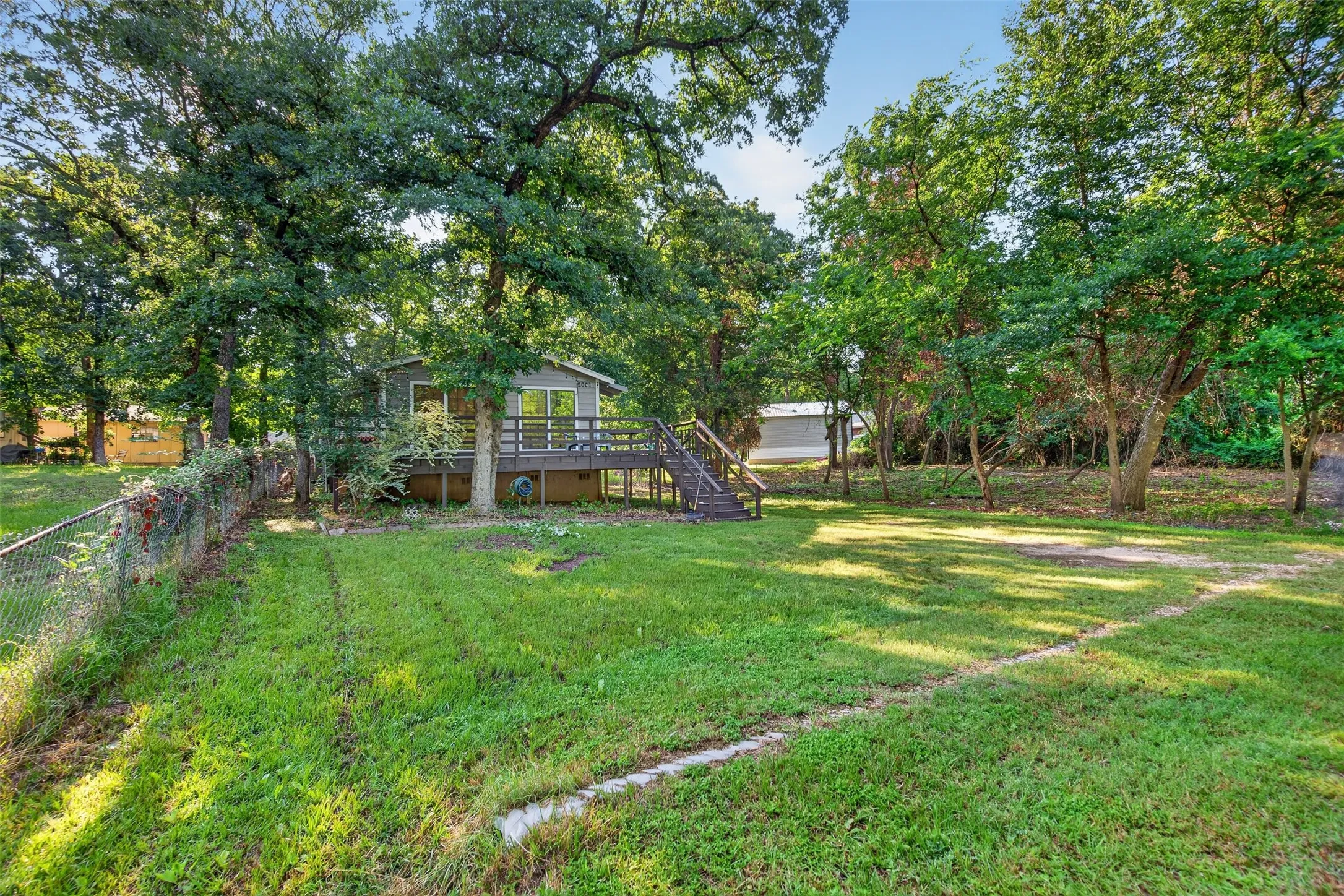 Single Family Residence For Sale in Henderson County , 1001 Leaning Oak Drive, Tool, Texas 75143, 2 Bedroom, 1 Bathroom, Garage spaces, 900 Sqft, built in 1972, mls#21281965, Real Estate Agent in Tool, Homes For Sale in Henderson county, Homes For Sale in Tool, Realtor in Tool Texas, Real Estate Brokerage Independent Realty Texas, Luminita Cordes Realtor