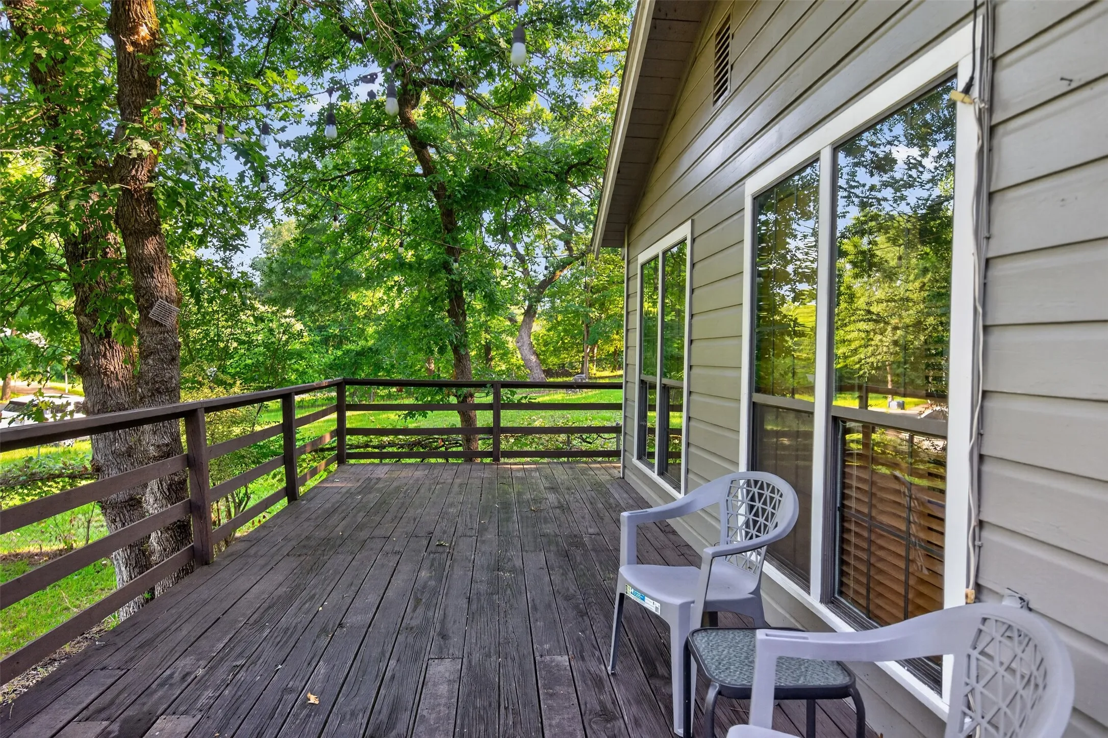 Single Family Residence For Sale in Henderson County , 1001 Leaning Oak Drive, Tool, Texas 75143, 2 Bedroom, 1 Bathroom, Garage spaces, 900 Sqft, built in 1972, mls#21281965, Real Estate Agent in Tool, Homes For Sale in Henderson county, Homes For Sale in Tool, Realtor in Tool Texas, Real Estate Brokerage Independent Realty Texas, Luminita Cordes Realtor