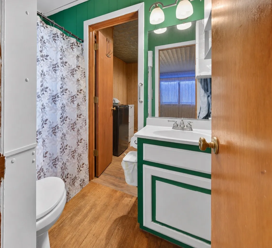 Single Family Residence For Sale in Henderson County , 1001 Leaning Oak Drive, Tool, Texas 75143, 2 Bedroom, 1 Bathroom, Garage spaces, 900 Sqft, built in 1972, mls#21281965, Real Estate Agent in Tool, Homes For Sale in Henderson county, Homes For Sale in Tool, Realtor in Tool Texas, Real Estate Brokerage Independent Realty Texas, Luminita Cordes Realtor