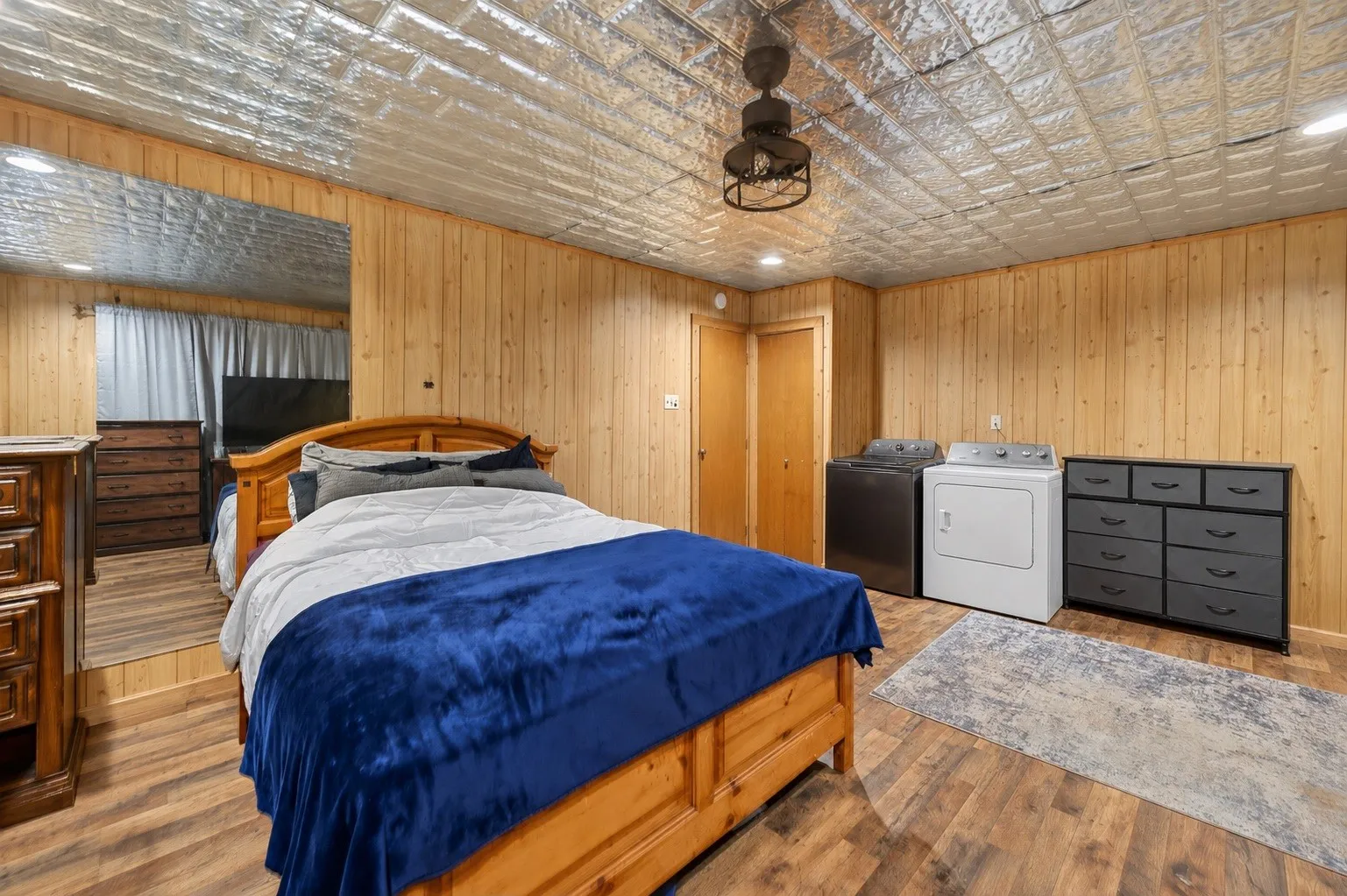 Single Family Residence For Sale in Henderson County , 1001 Leaning Oak Drive, Tool, Texas 75143, 2 Bedroom, 1 Bathroom, Garage spaces, 900 Sqft, built in 1972, mls#21281965, Real Estate Agent in Tool, Homes For Sale in Henderson county, Homes For Sale in Tool, Realtor in Tool Texas, Real Estate Brokerage Independent Realty Texas, Luminita Cordes Realtor