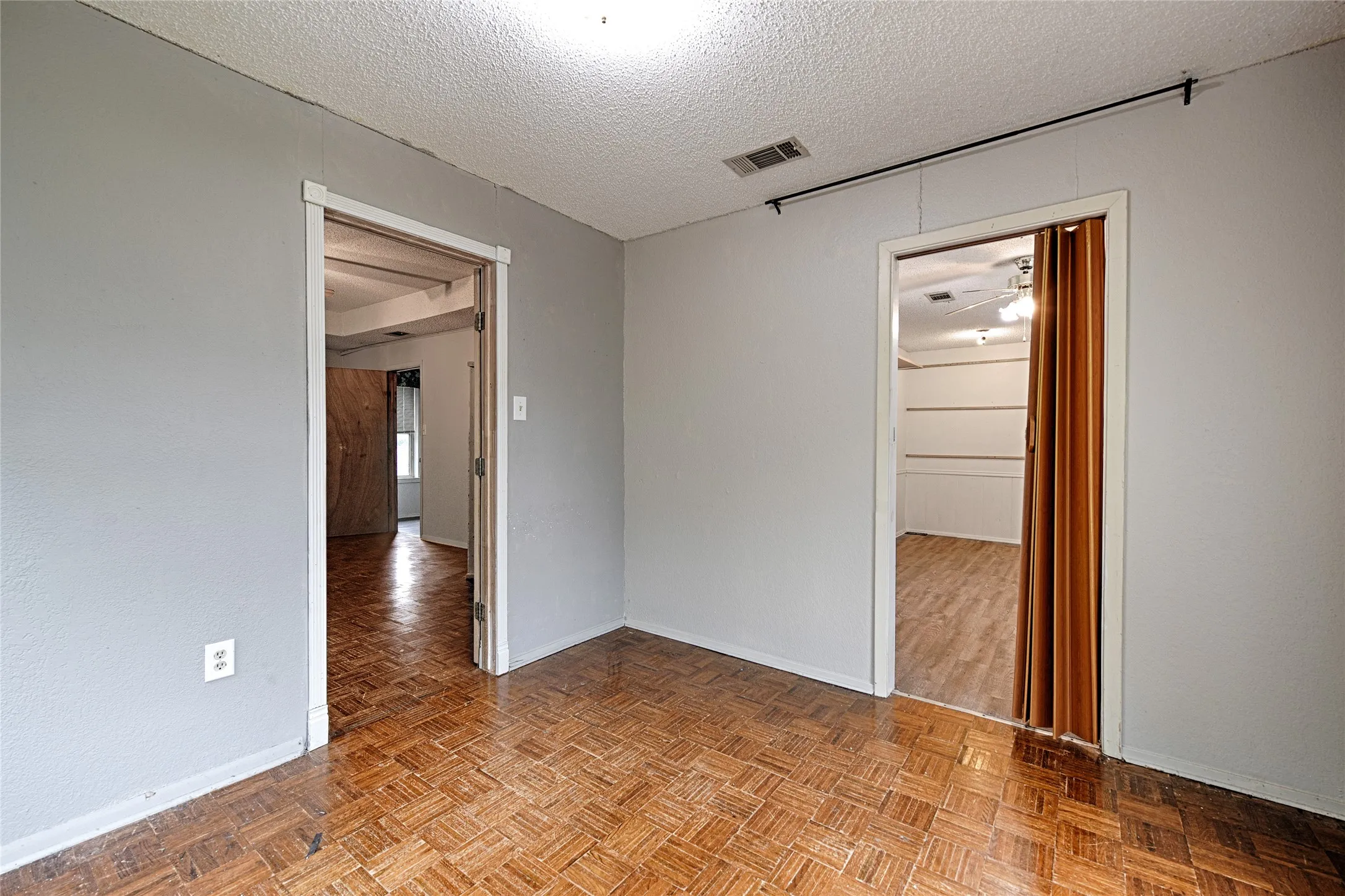 Single Family Residence For Sale in Collin County , 19455 County Road 541, Nevada, Texas 75173, 5 Bedroom, 3 Bathroom, 2 Garage spaces, 3,038 Sqft, built in 1984, mls#21280433, Real Estate Agent in Nevada, Homes For Sale in Collin county, Homes For Sale in Nevada, Realtor in Nevada Texas, Real Estate Brokerage Independent Realty Texas, Luminita Cordes Realtor