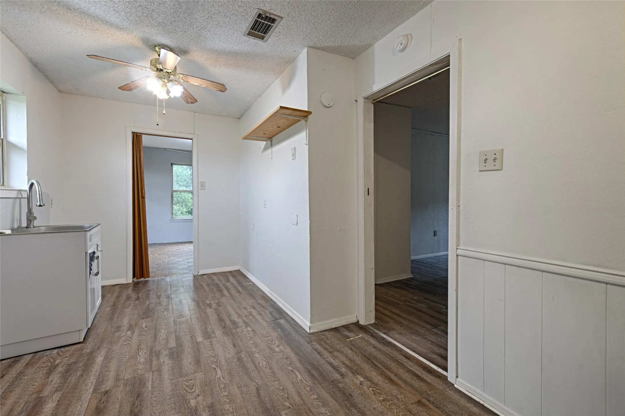 Single Family Residence For Sale in Collin County , 19455 County Road 541, Nevada, Texas 75173, 5 Bedroom, 3 Bathroom, 2 Garage spaces, 3,038 Sqft, built in 1984, mls#21280433, Real Estate Agent in Nevada, Homes For Sale in Collin county, Homes For Sale in Nevada, Realtor in Nevada Texas, Real Estate Brokerage Independent Realty Texas, Luminita Cordes Realtor