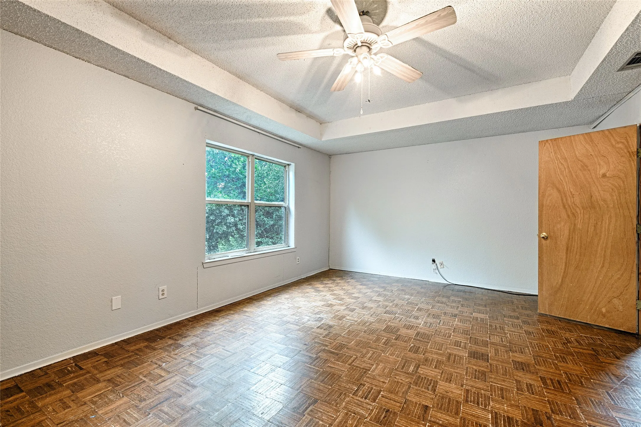 Single Family Residence For Sale in Collin County , 19455 County Road 541, Nevada, Texas 75173, 5 Bedroom, 3 Bathroom, 2 Garage spaces, 3,038 Sqft, built in 1984, mls#21280433, Real Estate Agent in Nevada, Homes For Sale in Collin county, Homes For Sale in Nevada, Realtor in Nevada Texas, Real Estate Brokerage Independent Realty Texas, Luminita Cordes Realtor