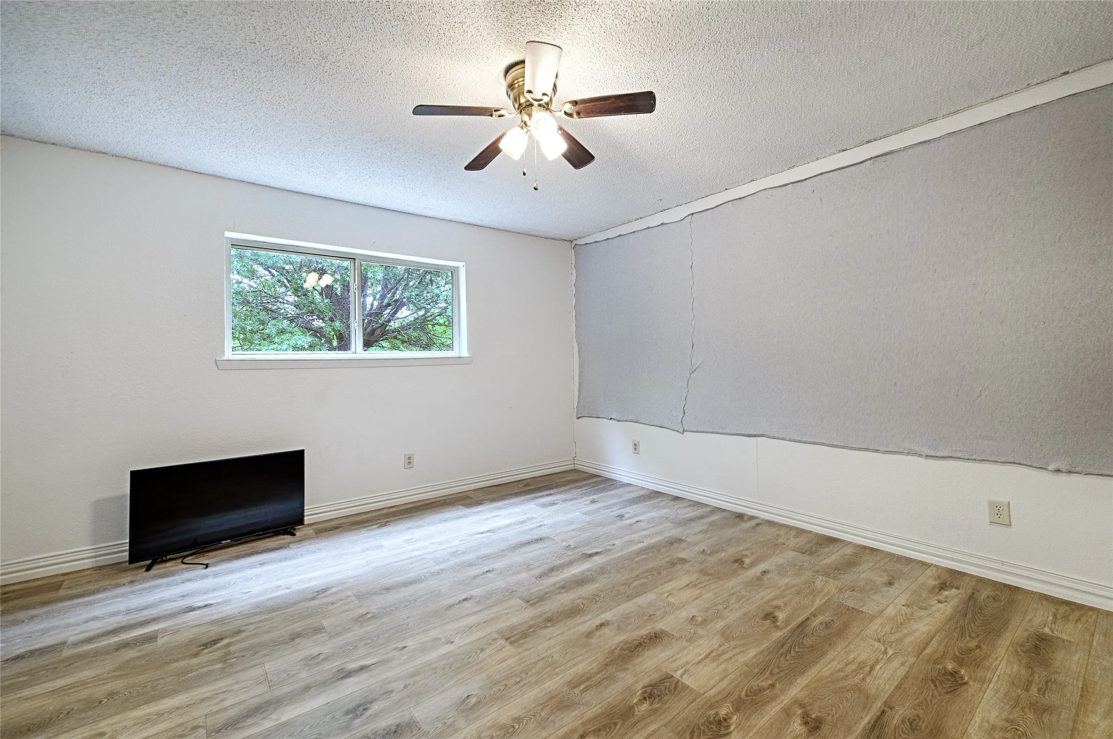 Single Family Residence For Sale in Collin County , 19455 County Road 541, Nevada, Texas 75173, 5 Bedroom, 3 Bathroom, 2 Garage spaces, 3,038 Sqft, built in 1984, mls#21280433, Real Estate Agent in Nevada, Homes For Sale in Collin county, Homes For Sale in Nevada, Realtor in Nevada Texas, Real Estate Brokerage Independent Realty Texas, Luminita Cordes Realtor