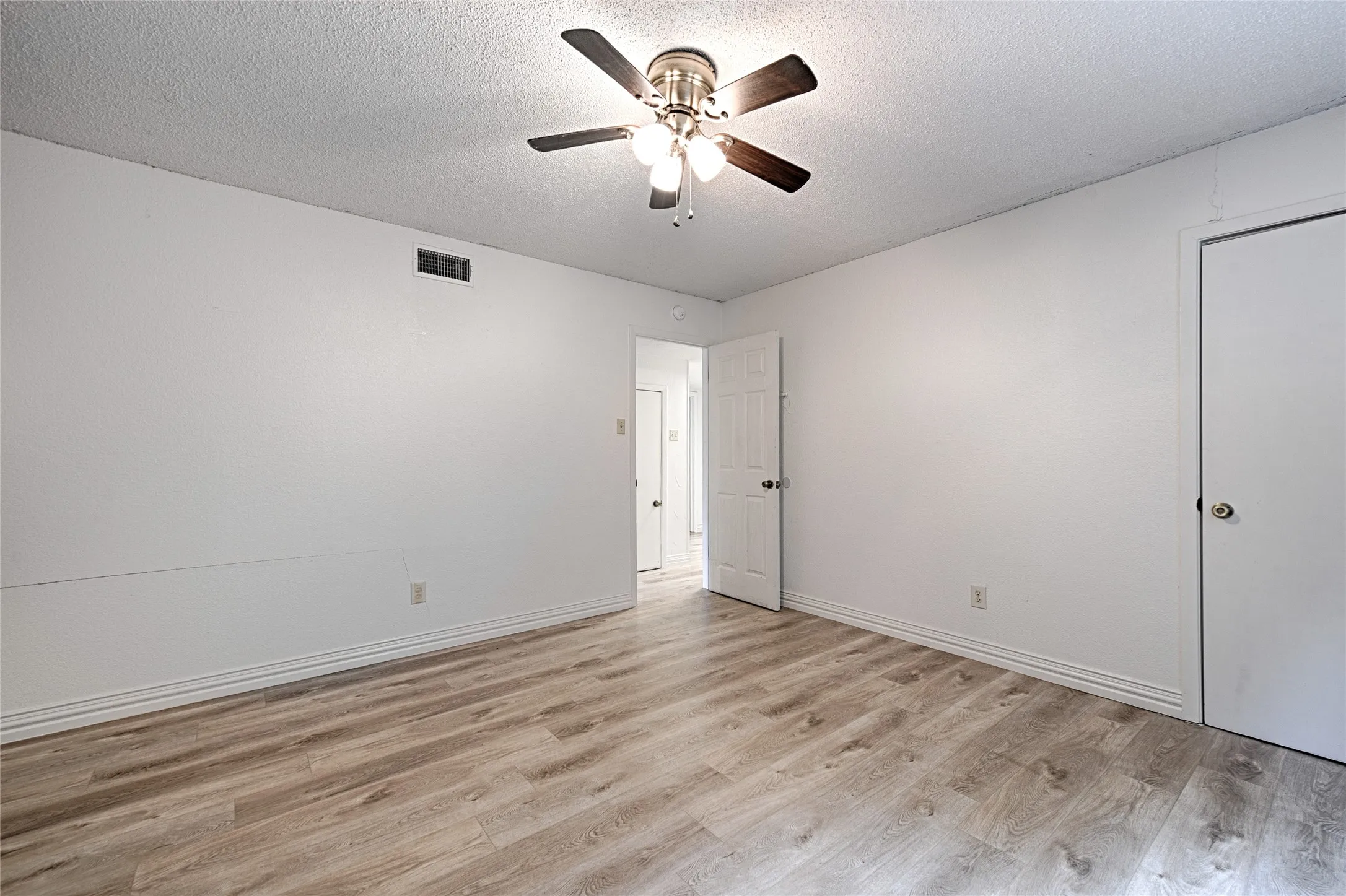 Single Family Residence For Sale in Collin County , 19455 County Road 541, Nevada, Texas 75173, 5 Bedroom, 3 Bathroom, 2 Garage spaces, 3,038 Sqft, built in 1984, mls#21280433, Real Estate Agent in Nevada, Homes For Sale in Collin county, Homes For Sale in Nevada, Realtor in Nevada Texas, Real Estate Brokerage Independent Realty Texas, Luminita Cordes Realtor