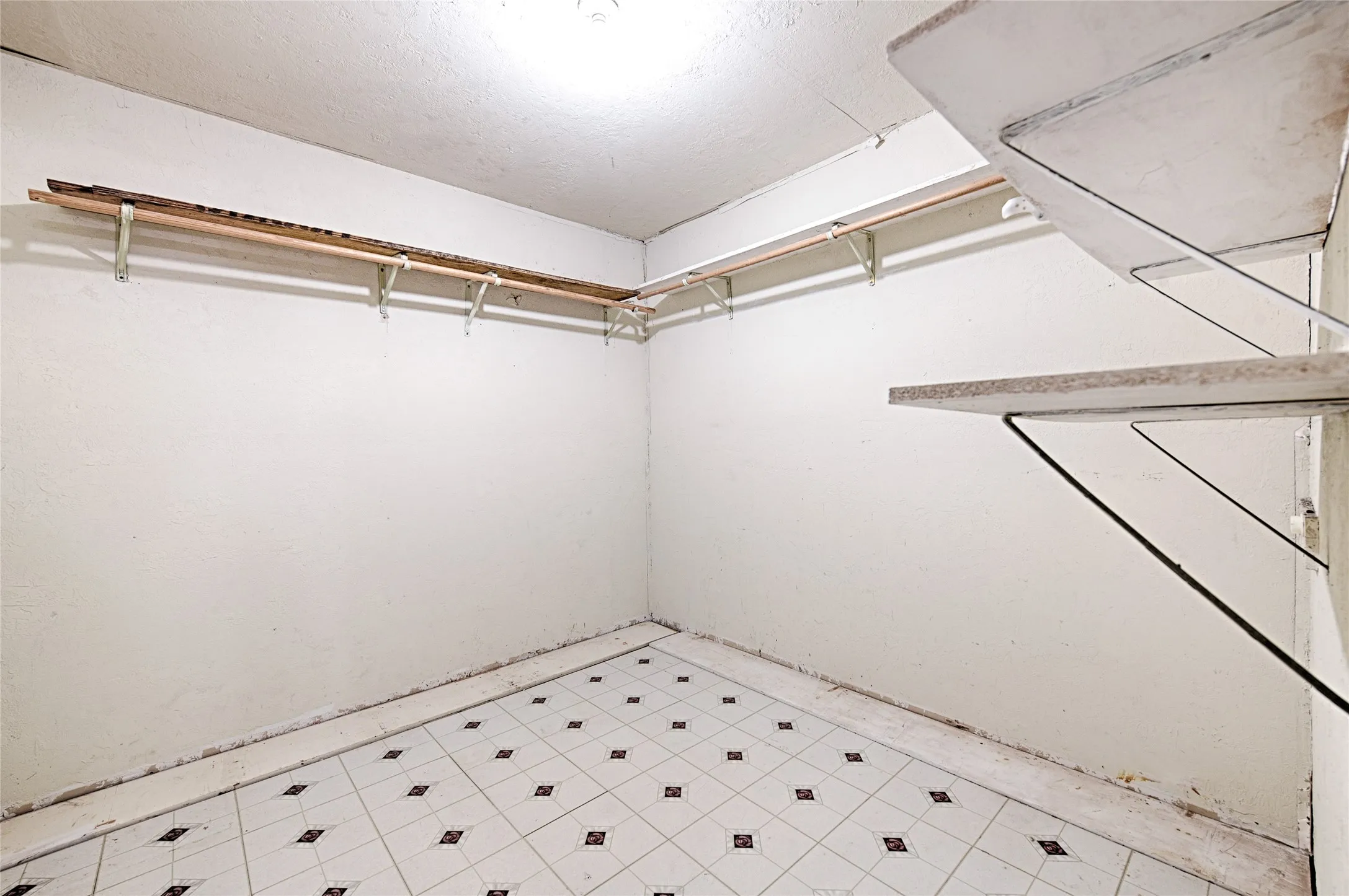 Single Family Residence For Sale in Collin County , 19455 County Road 541, Nevada, Texas 75173, 5 Bedroom, 3 Bathroom, 2 Garage spaces, 3,038 Sqft, built in 1984, mls#21280433, Real Estate Agent in Nevada, Homes For Sale in Collin county, Homes For Sale in Nevada, Realtor in Nevada Texas, Real Estate Brokerage Independent Realty Texas, Luminita Cordes Realtor