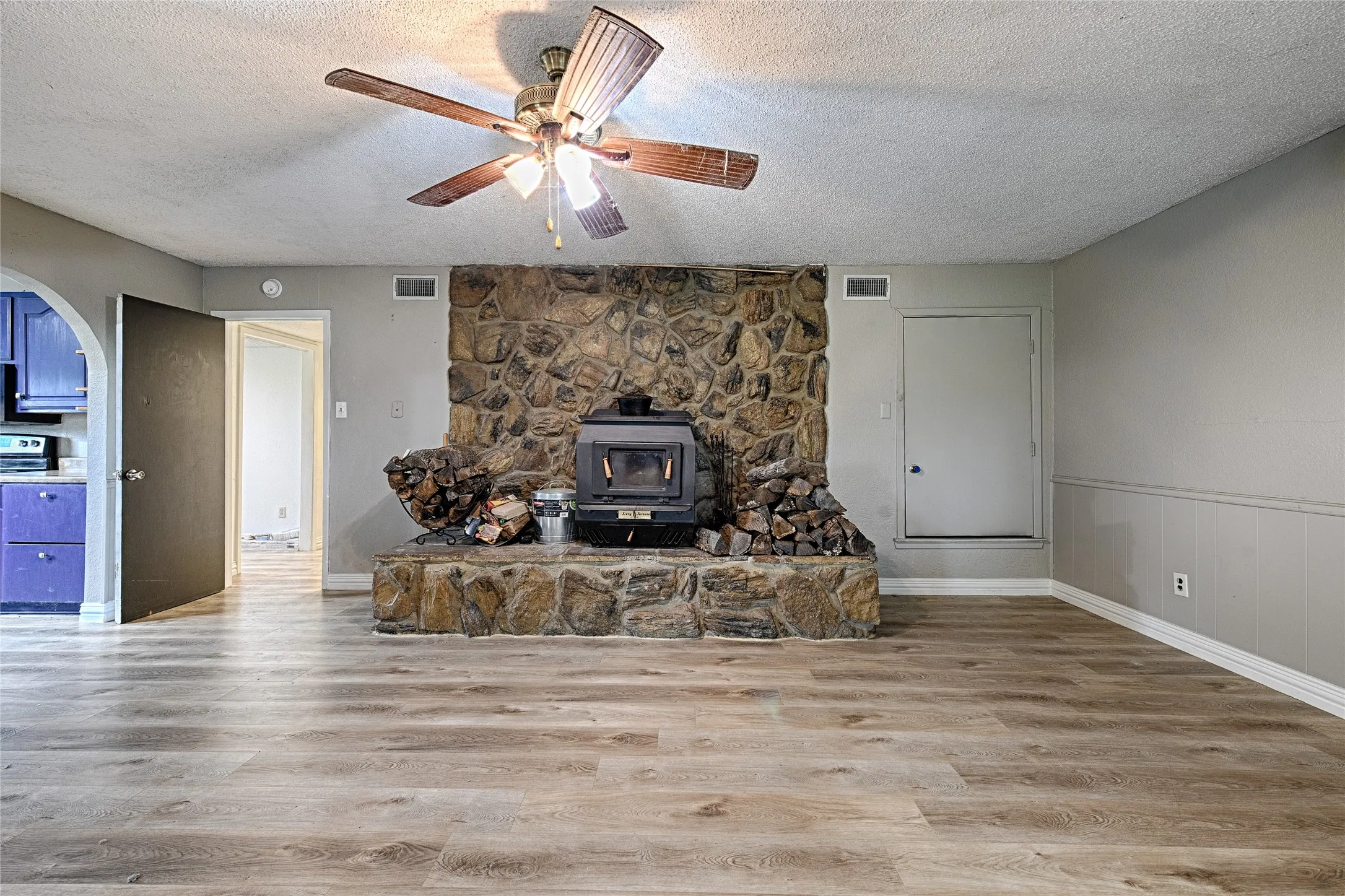 Single Family Residence For Sale in Collin County , 19455 County Road 541, Nevada, Texas 75173, 5 Bedroom, 3 Bathroom, 2 Garage spaces, 3,038 Sqft, built in 1984, mls#21280433, Real Estate Agent in Nevada, Homes For Sale in Collin county, Homes For Sale in Nevada, Realtor in Nevada Texas, Real Estate Brokerage Independent Realty Texas, Luminita Cordes Realtor