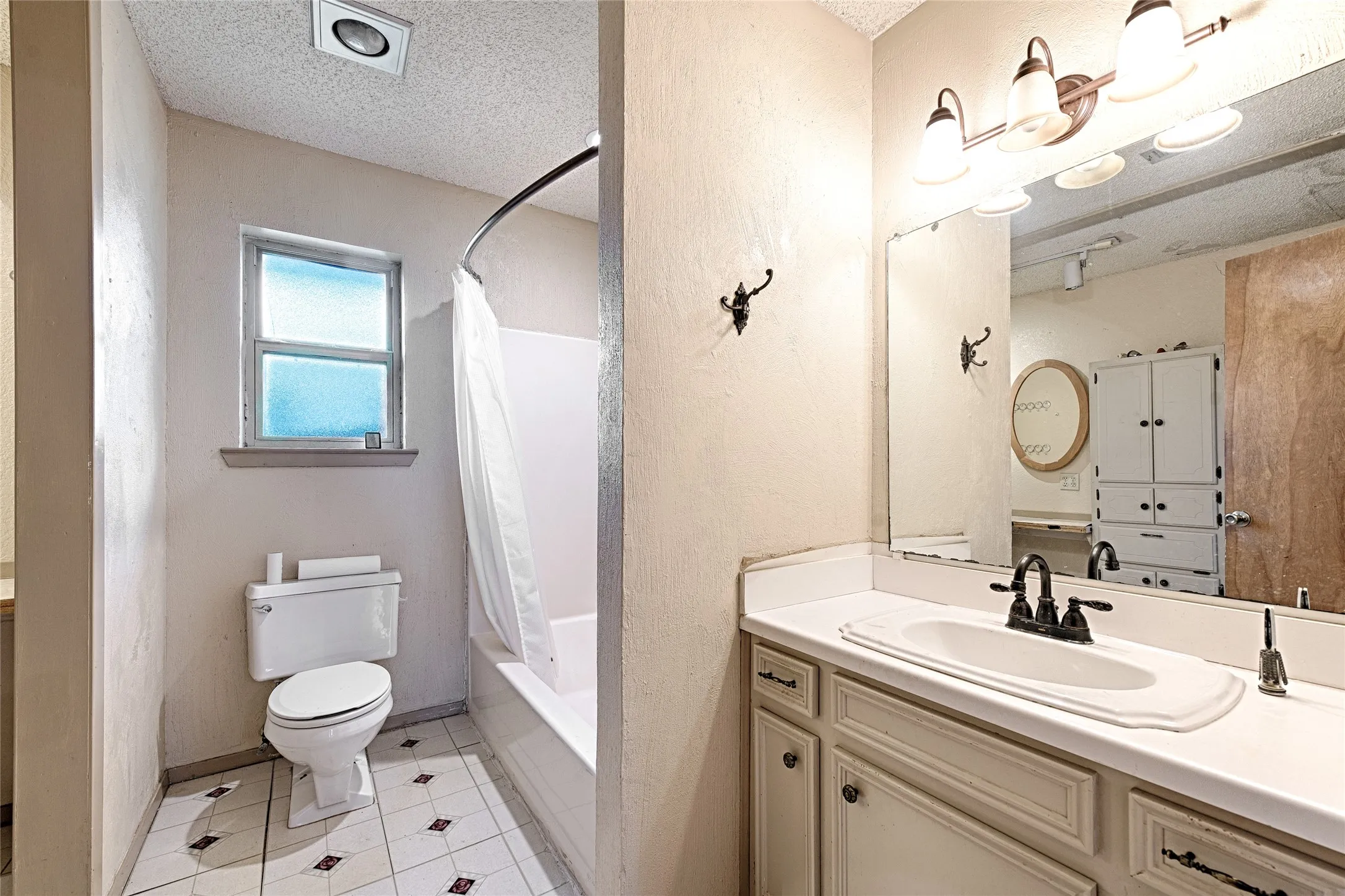 Single Family Residence For Sale in Collin County , 19455 County Road 541, Nevada, Texas 75173, 5 Bedroom, 3 Bathroom, 2 Garage spaces, 3,038 Sqft, built in 1984, mls#21280433, Real Estate Agent in Nevada, Homes For Sale in Collin county, Homes For Sale in Nevada, Realtor in Nevada Texas, Real Estate Brokerage Independent Realty Texas, Luminita Cordes Realtor