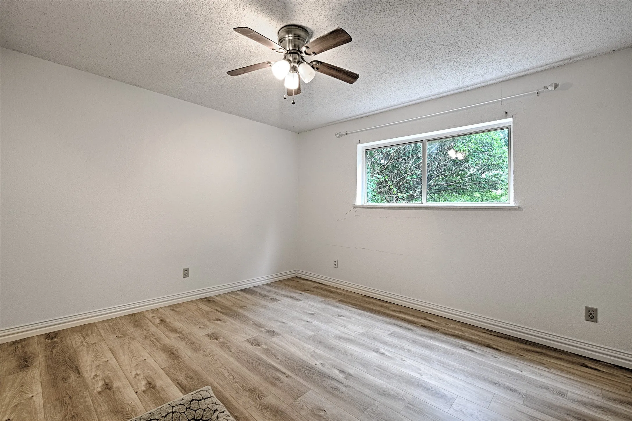 Single Family Residence For Sale in Collin County , 19455 County Road 541, Nevada, Texas 75173, 5 Bedroom, 3 Bathroom, 2 Garage spaces, 3,038 Sqft, built in 1984, mls#21280433, Real Estate Agent in Nevada, Homes For Sale in Collin county, Homes For Sale in Nevada, Realtor in Nevada Texas, Real Estate Brokerage Independent Realty Texas, Luminita Cordes Realtor