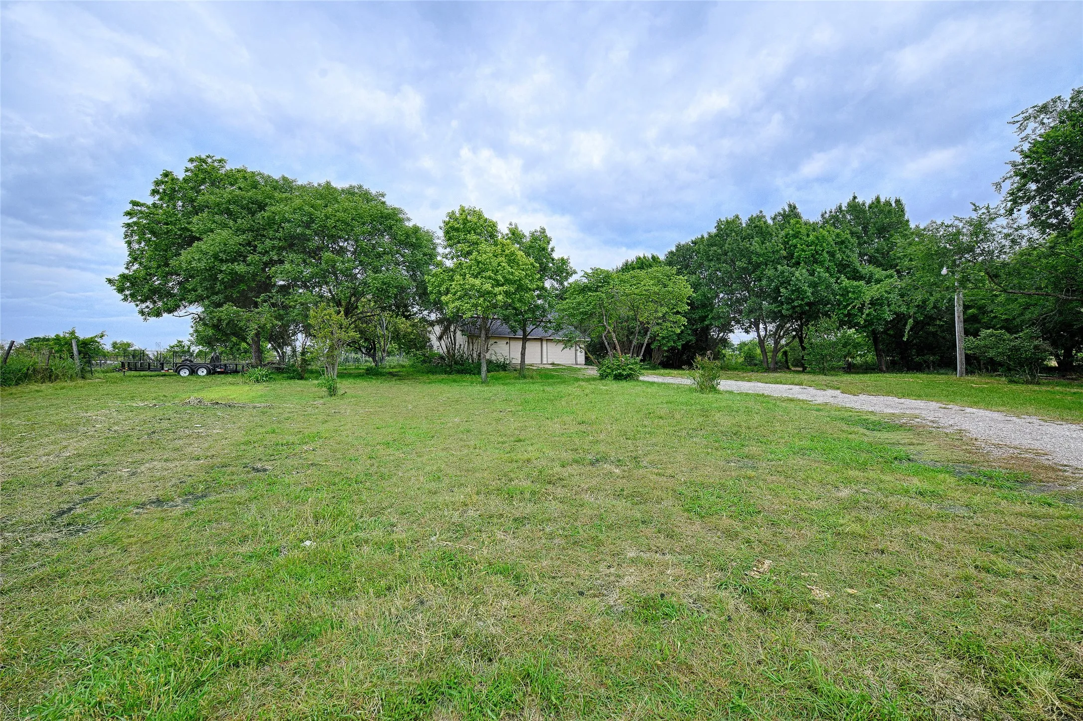 Single Family Residence For Sale in Collin County , 19455 County Road 541, Nevada, Texas 75173, 5 Bedroom, 3 Bathroom, 2 Garage spaces, 3,038 Sqft, built in 1984, mls#21280433, Real Estate Agent in Nevada, Homes For Sale in Collin county, Homes For Sale in Nevada, Realtor in Nevada Texas, Real Estate Brokerage Independent Realty Texas, Luminita Cordes Realtor