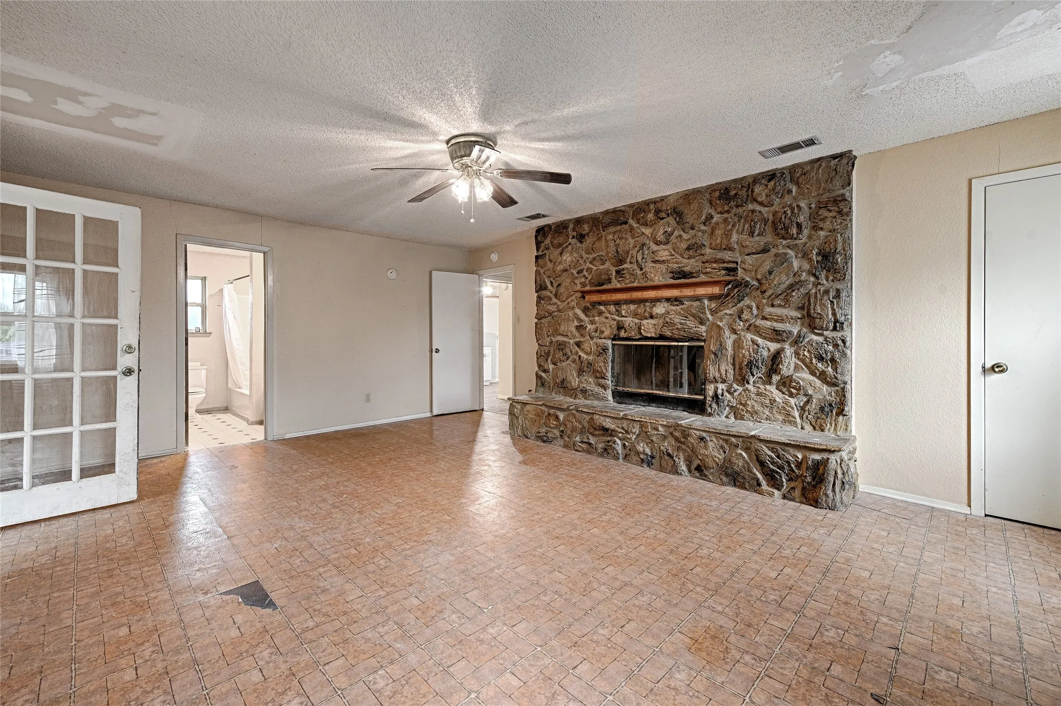 Single Family Residence For Sale in Collin County , 19455 County Road 541, Nevada, Texas 75173, 5 Bedroom, 3 Bathroom, 2 Garage spaces, 3,038 Sqft, built in 1984, mls#21280433, Real Estate Agent in Nevada, Homes For Sale in Collin county, Homes For Sale in Nevada, Realtor in Nevada Texas, Real Estate Brokerage Independent Realty Texas, Luminita Cordes Realtor