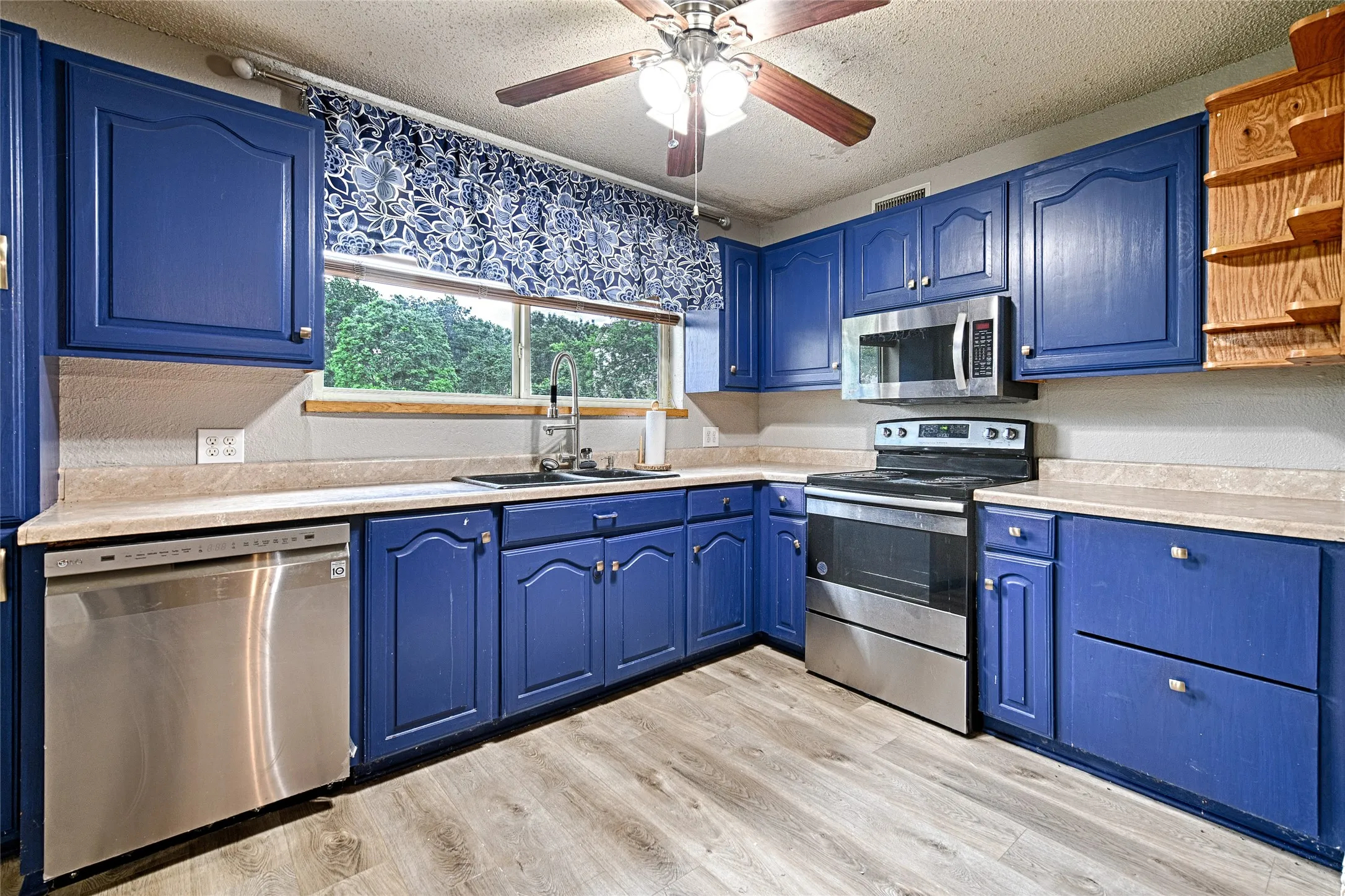 Single Family Residence For Sale in Collin County , 19455 County Road 541, Nevada, Texas 75173, 5 Bedroom, 3 Bathroom, 2 Garage spaces, 3,038 Sqft, built in 1984, mls#21280433, Real Estate Agent in Nevada, Homes For Sale in Collin county, Homes For Sale in Nevada, Realtor in Nevada Texas, Real Estate Brokerage Independent Realty Texas, Luminita Cordes Realtor