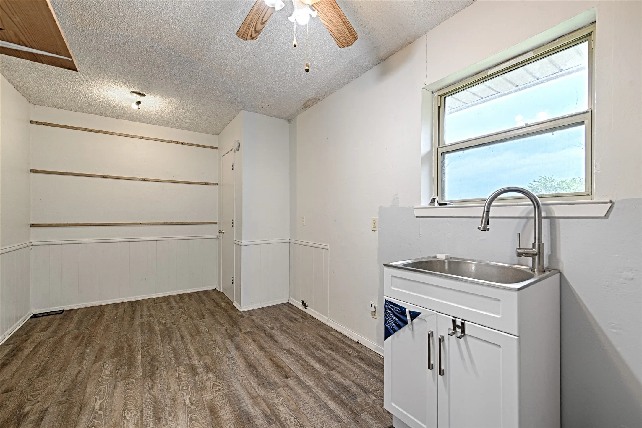 Single Family Residence For Sale in Collin County , 19455 County Road 541, Nevada, Texas 75173, 5 Bedroom, 3 Bathroom, 2 Garage spaces, 3,038 Sqft, built in 1984, mls#21280433, Real Estate Agent in Nevada, Homes For Sale in Collin county, Homes For Sale in Nevada, Realtor in Nevada Texas, Real Estate Brokerage Independent Realty Texas, Luminita Cordes Realtor