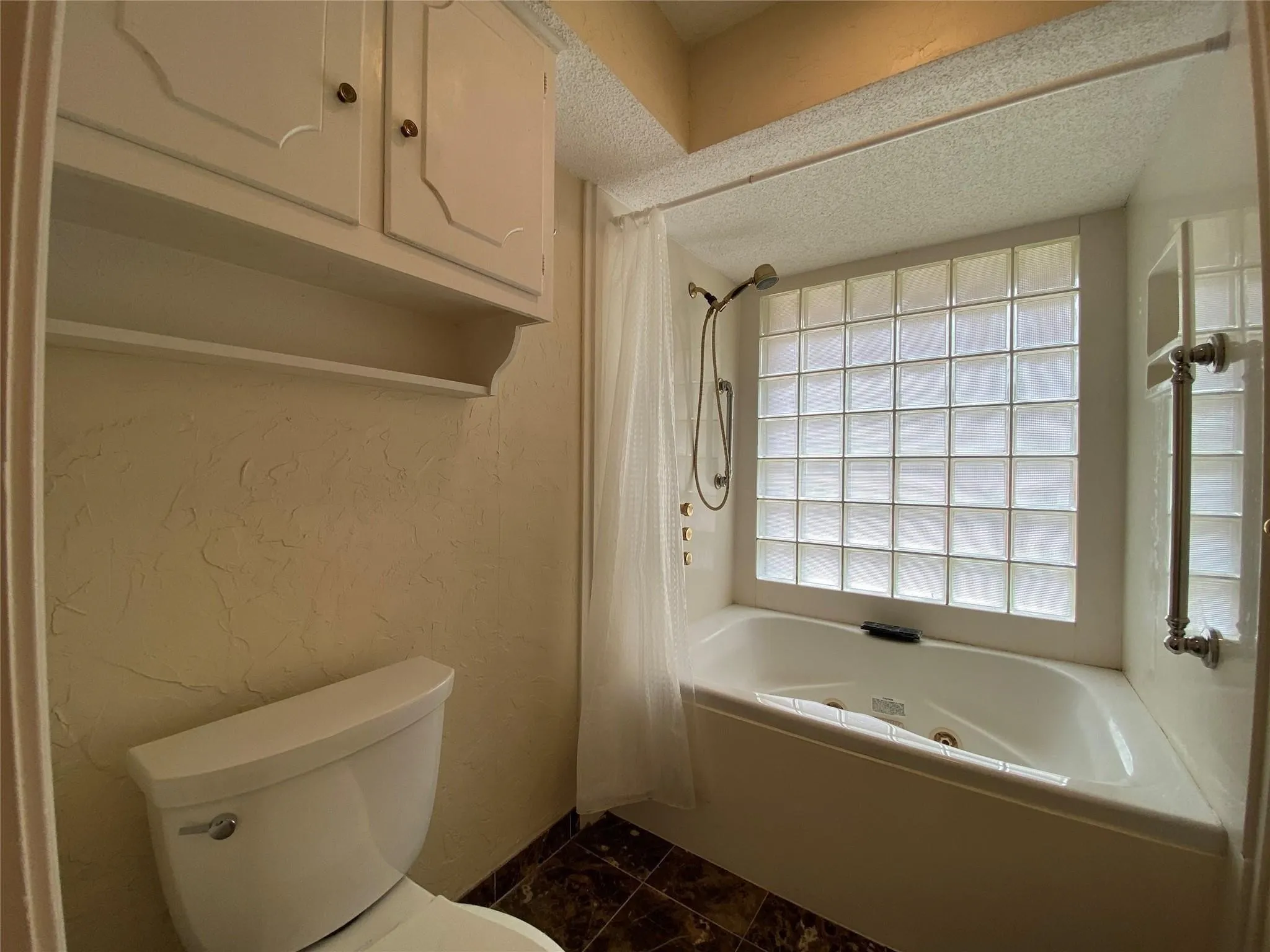 Single Family Residence For Rent in Dallas County , 909 Hillsdale Drive, Richardson, Texas 75081, 4 Bedroom, 2 Bathroom, 2 Garage spaces, 2,112 Sqft, built in 1974, mls#21282090, Real Estate Agent in Richardson, Homes For Rent in Dallas county, Homes For Rent in Richardson, Realtor in Richardson Texas, Real Estate Brokerage Independent Realty Texas, Luminita Cordes Realtor