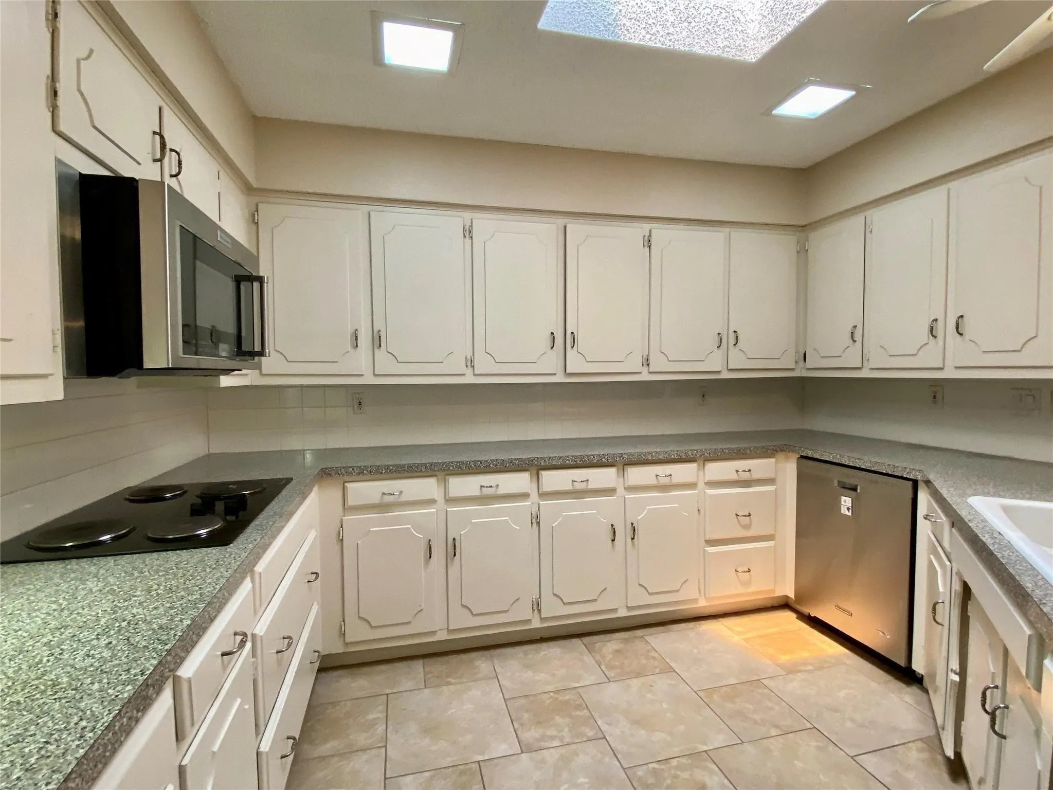 Single Family Residence For Rent in Dallas County , 909 Hillsdale Drive, Richardson, Texas 75081, 4 Bedroom, 2 Bathroom, 2 Garage spaces, 2,112 Sqft, built in 1974, mls#21282090, Real Estate Agent in Richardson, Homes For Rent in Dallas county, Homes For Rent in Richardson, Realtor in Richardson Texas, Real Estate Brokerage Independent Realty Texas, Luminita Cordes Realtor