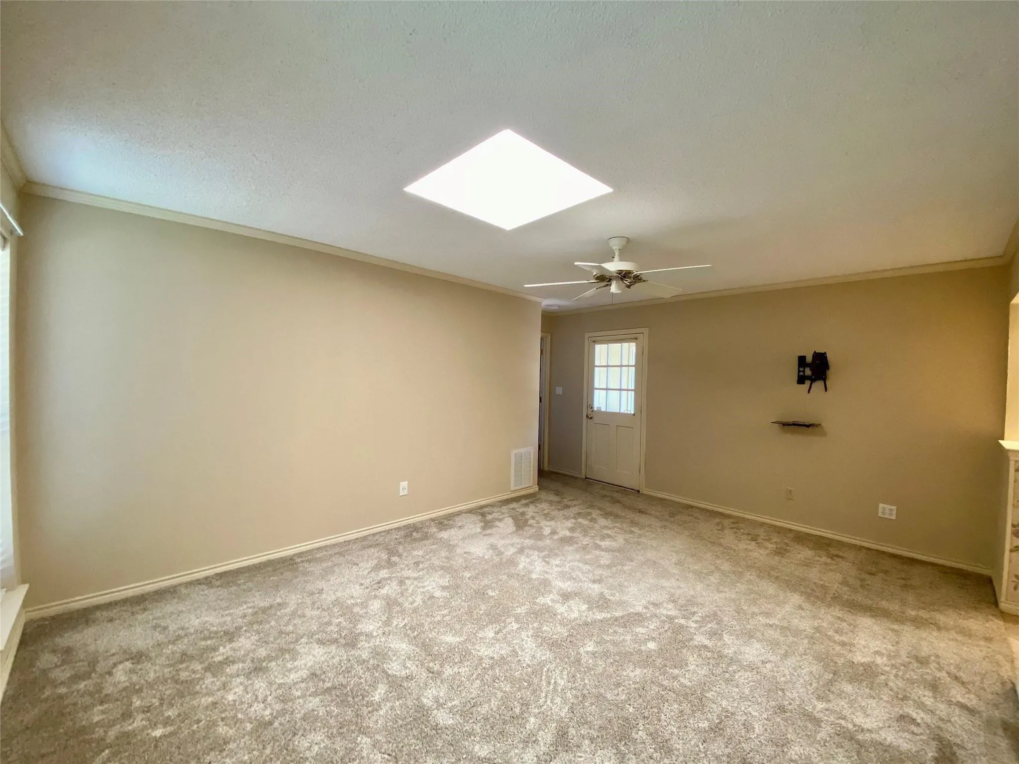 Single Family Residence For Rent in Dallas County , 909 Hillsdale Drive, Richardson, Texas 75081, 4 Bedroom, 2 Bathroom, 2 Garage spaces, 2,112 Sqft, built in 1974, mls#21282090, Real Estate Agent in Richardson, Homes For Rent in Dallas county, Homes For Rent in Richardson, Realtor in Richardson Texas, Real Estate Brokerage Independent Realty Texas, Luminita Cordes Realtor