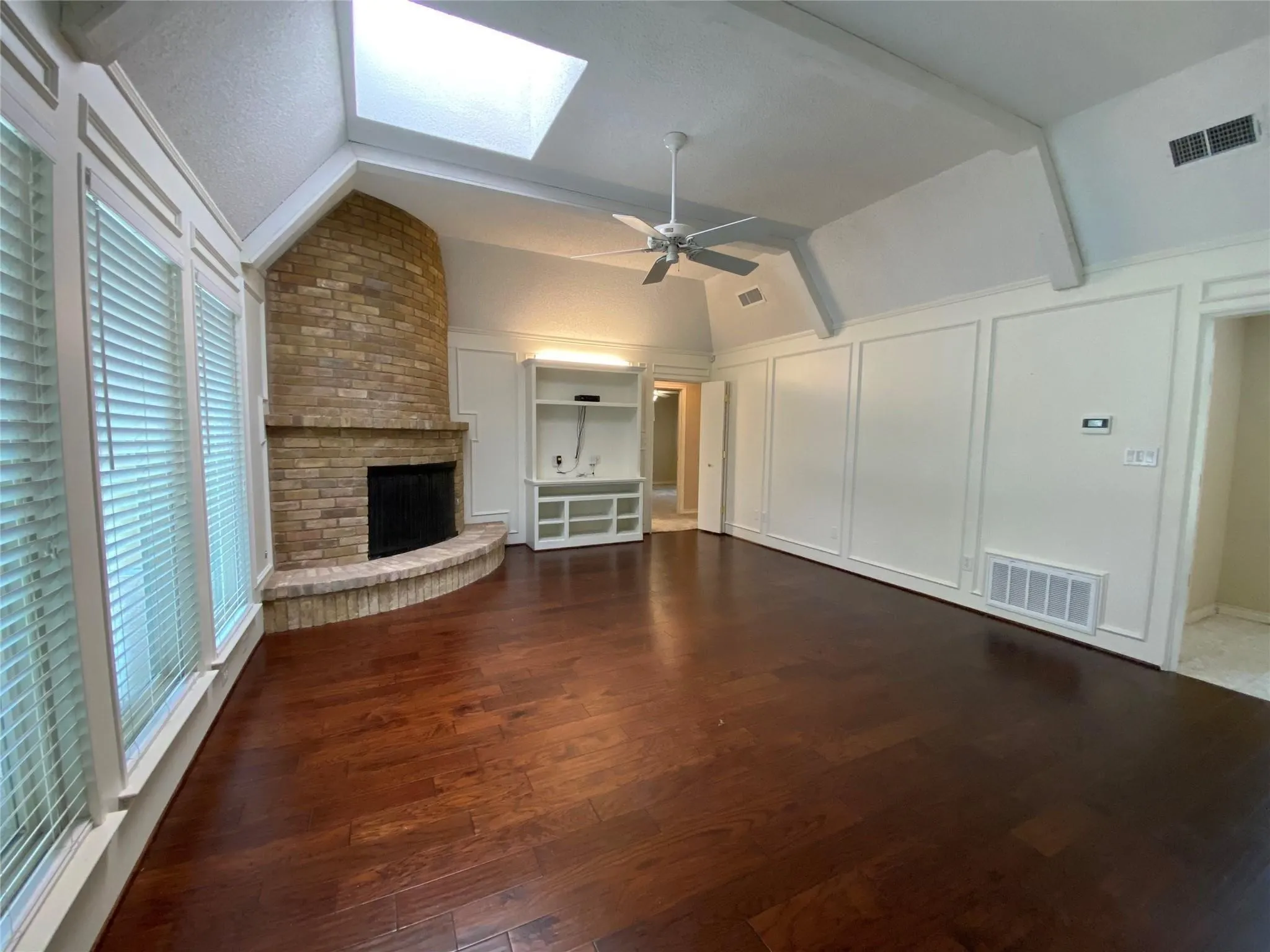 Single Family Residence For Rent in Dallas County , 909 Hillsdale Drive, Richardson, Texas 75081, 4 Bedroom, 2 Bathroom, 2 Garage spaces, 2,112 Sqft, built in 1974, mls#21282090, Real Estate Agent in Richardson, Homes For Rent in Dallas county, Homes For Rent in Richardson, Realtor in Richardson Texas, Real Estate Brokerage Independent Realty Texas, Luminita Cordes Realtor