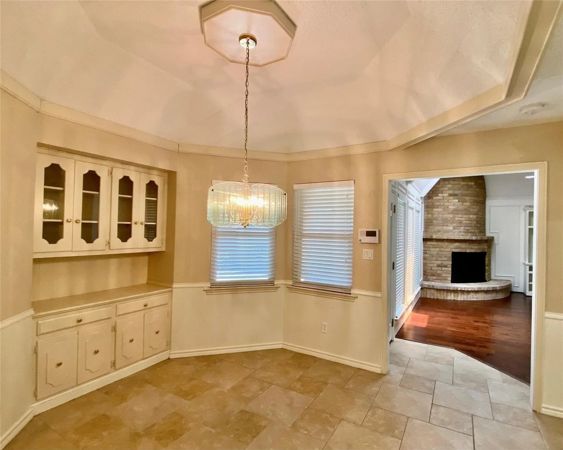 Single Family Residence For Rent in Dallas County , 909 Hillsdale Drive, Richardson, Texas 75081, 4 Bedroom, 2 Bathroom, 2 Garage spaces, 2,112 Sqft, built in 1974, mls#21282090, Real Estate Agent in Richardson, Homes For Rent in Dallas county, Homes For Rent in Richardson, Realtor in Richardson Texas, Real Estate Brokerage Independent Realty Texas, Luminita Cordes Realtor