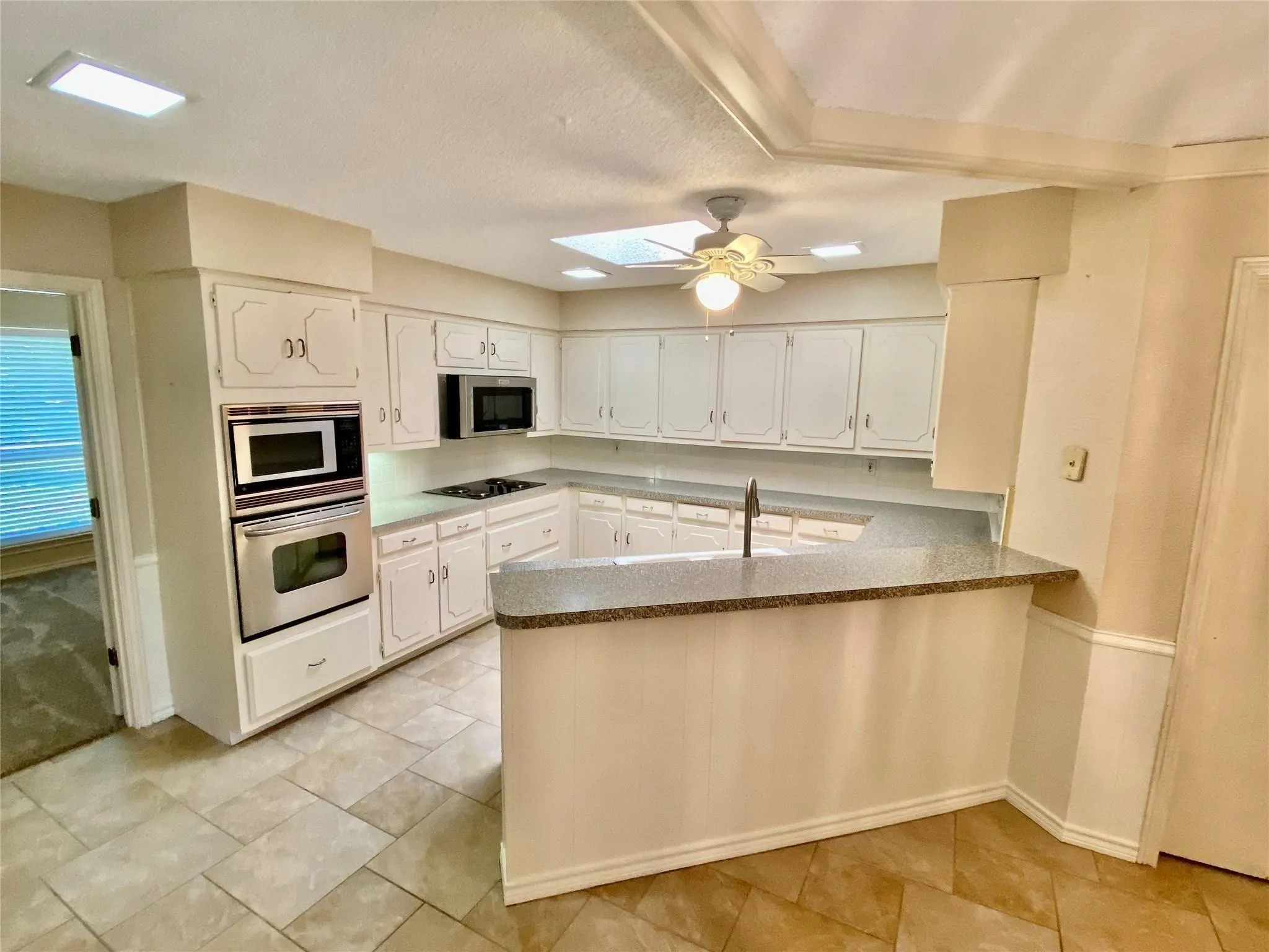 Single Family Residence For Rent in Dallas County , 909 Hillsdale Drive, Richardson, Texas 75081, 4 Bedroom, 2 Bathroom, 2 Garage spaces, 2,112 Sqft, built in 1974, mls#21282090, Real Estate Agent in Richardson, Homes For Rent in Dallas county, Homes For Rent in Richardson, Realtor in Richardson Texas, Real Estate Brokerage Independent Realty Texas, Luminita Cordes Realtor