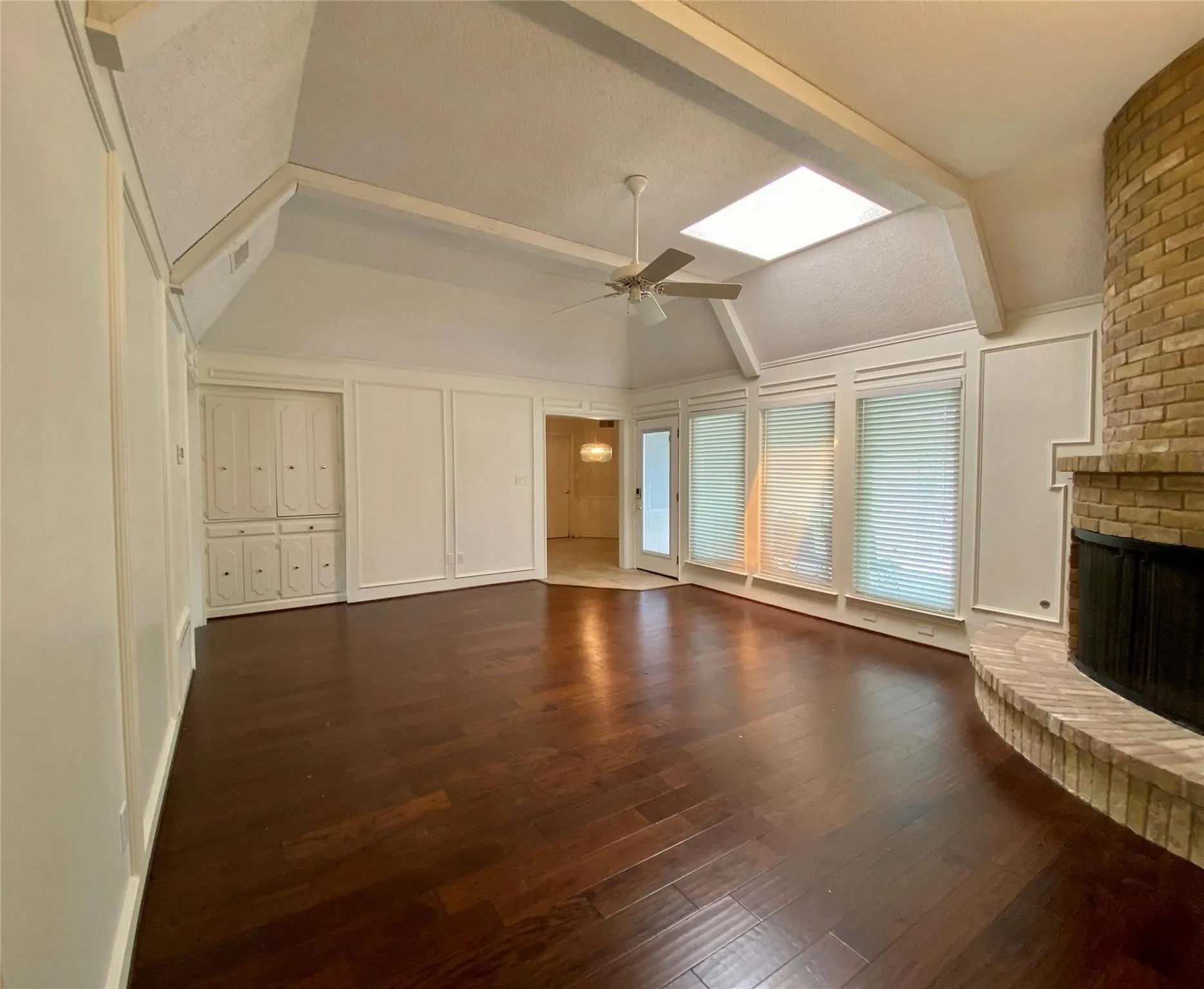 Single Family Residence For Rent in Dallas County , 909 Hillsdale Drive, Richardson, Texas 75081, 4 Bedroom, 2 Bathroom, 2 Garage spaces, 2,112 Sqft, built in 1974, mls#21282090, Real Estate Agent in Richardson, Homes For Rent in Dallas county, Homes For Rent in Richardson, Realtor in Richardson Texas, Real Estate Brokerage Independent Realty Texas, Luminita Cordes Realtor
