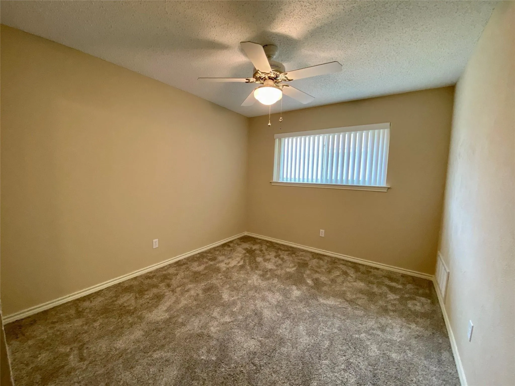 Single Family Residence For Rent in Dallas County , 909 Hillsdale Drive, Richardson, Texas 75081, 4 Bedroom, 2 Bathroom, 2 Garage spaces, 2,112 Sqft, built in 1974, mls#21282090, Real Estate Agent in Richardson, Homes For Rent in Dallas county, Homes For Rent in Richardson, Realtor in Richardson Texas, Real Estate Brokerage Independent Realty Texas, Luminita Cordes Realtor