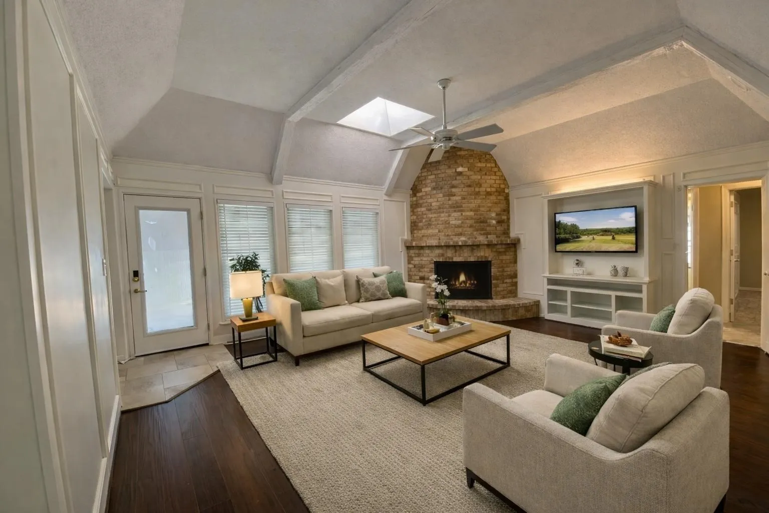 Single Family Residence For Rent in Dallas County , 909 Hillsdale Drive, Richardson, Texas 75081, 4 Bedroom, 2 Bathroom, 2 Garage spaces, 2,112 Sqft, built in 1974, mls#21282090, Real Estate Agent in Richardson, Homes For Rent in Dallas county, Homes For Rent in Richardson, Realtor in Richardson Texas, Real Estate Brokerage Independent Realty Texas, Luminita Cordes Realtor