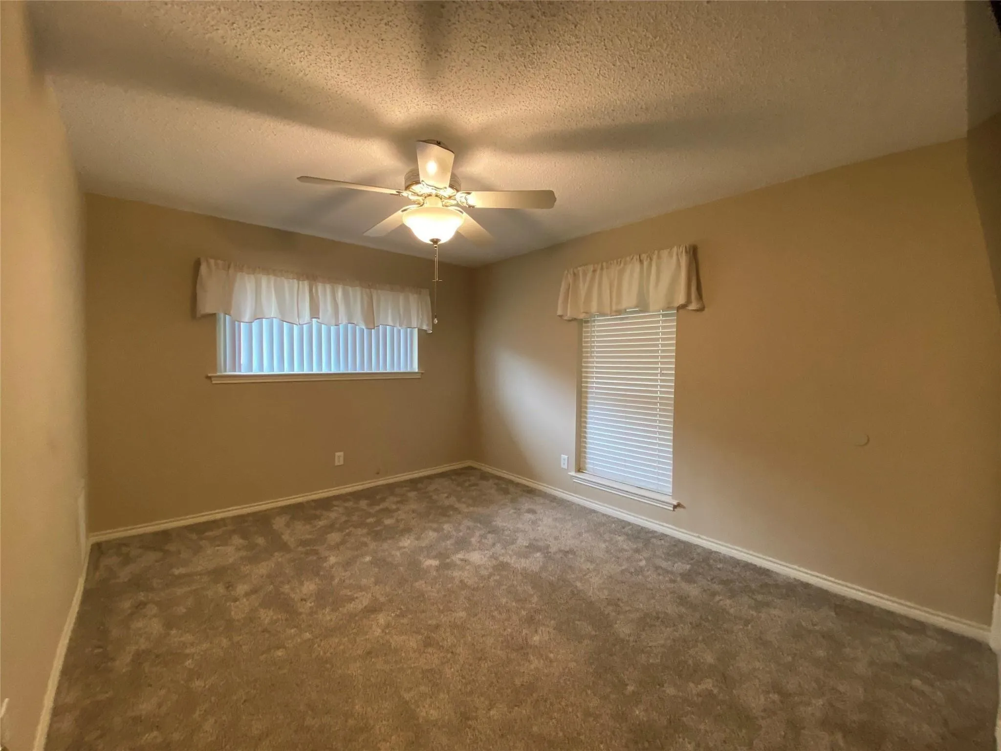Single Family Residence For Rent in Dallas County , 909 Hillsdale Drive, Richardson, Texas 75081, 4 Bedroom, 2 Bathroom, 2 Garage spaces, 2,112 Sqft, built in 1974, mls#21282090, Real Estate Agent in Richardson, Homes For Rent in Dallas county, Homes For Rent in Richardson, Realtor in Richardson Texas, Real Estate Brokerage Independent Realty Texas, Luminita Cordes Realtor