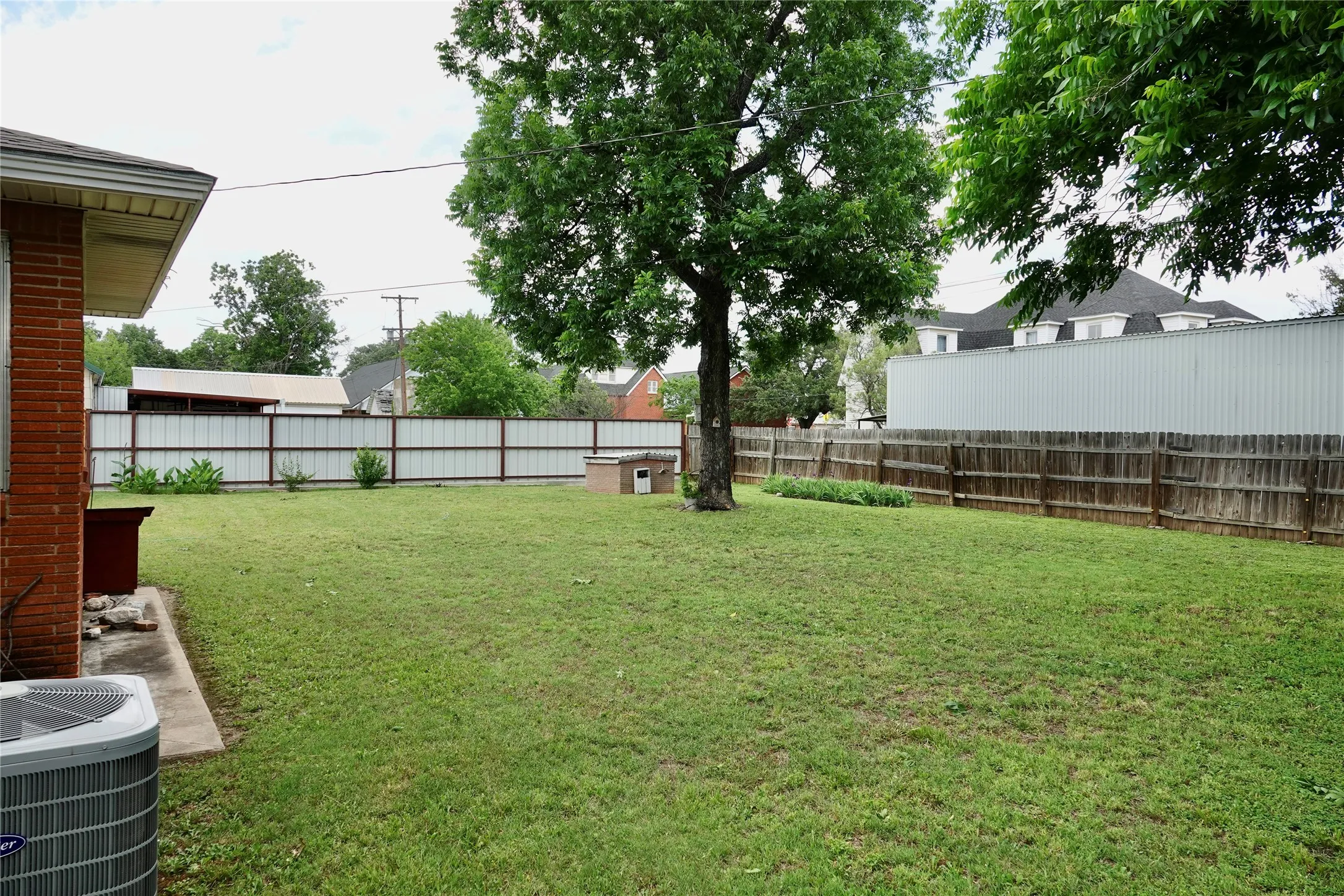 Single Family Residence For Sale in Mills County , 1410 Reynolds Street, Goldthwaite, Texas 76844, 3 Bedroom, 2 Bathroom, 2 Garage spaces, 1,477 Sqft, built in 1975, mls#21282091, Real Estate Agent in Goldthwaite, Homes For Sale in Mills county, Homes For Sale in Goldthwaite, Realtor in Goldthwaite Texas, Real Estate Brokerage Independent Realty Texas, Luminita Cordes Realtor